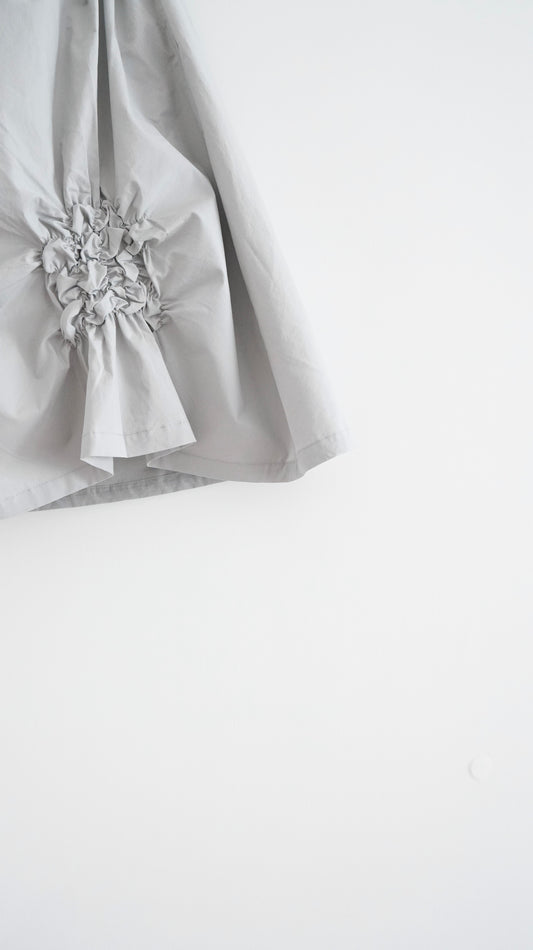 bubble pleated midi skirt in grey