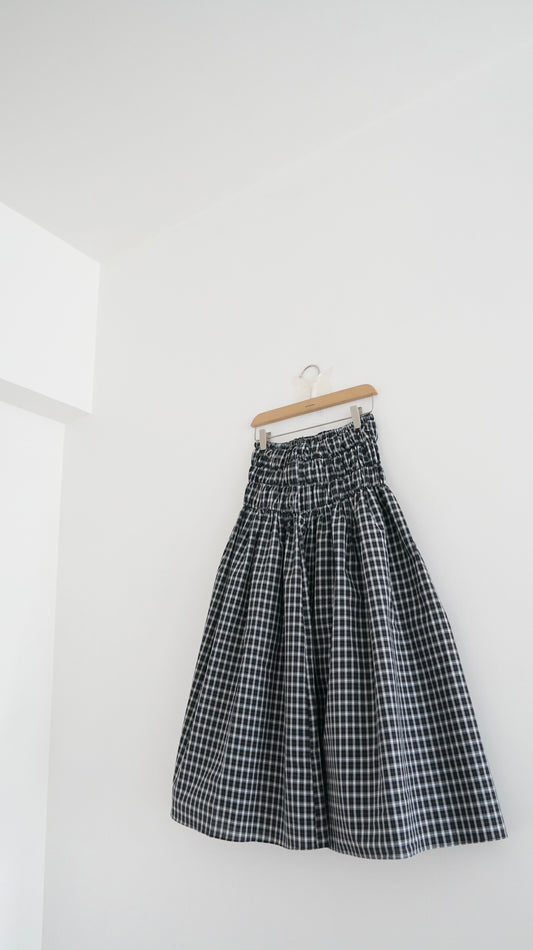 gathered check skirt in black (pre-order)