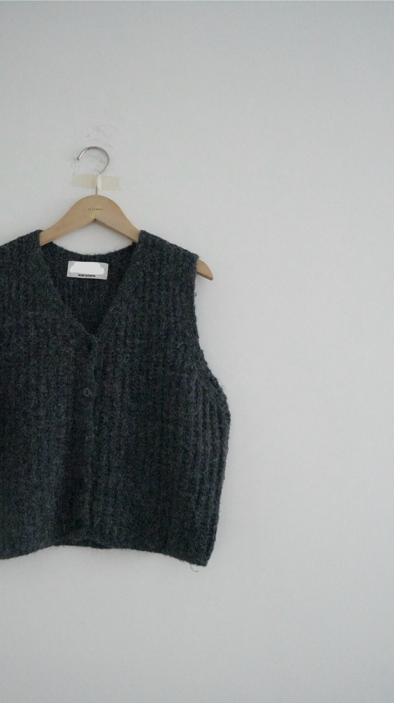 minimalist vest in dark grey (pre-order)