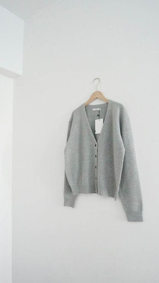 classic high-end cardigan in grey (pre-order)