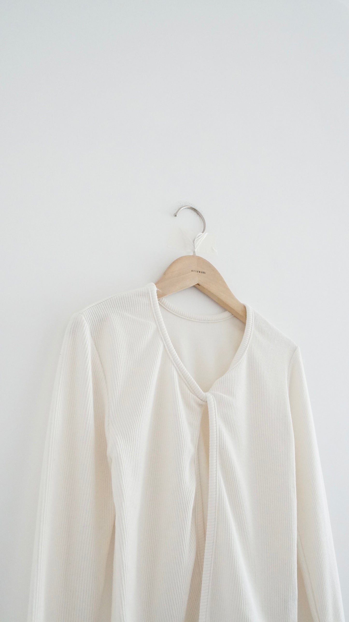skinny v-cardigan in white (pre-order)