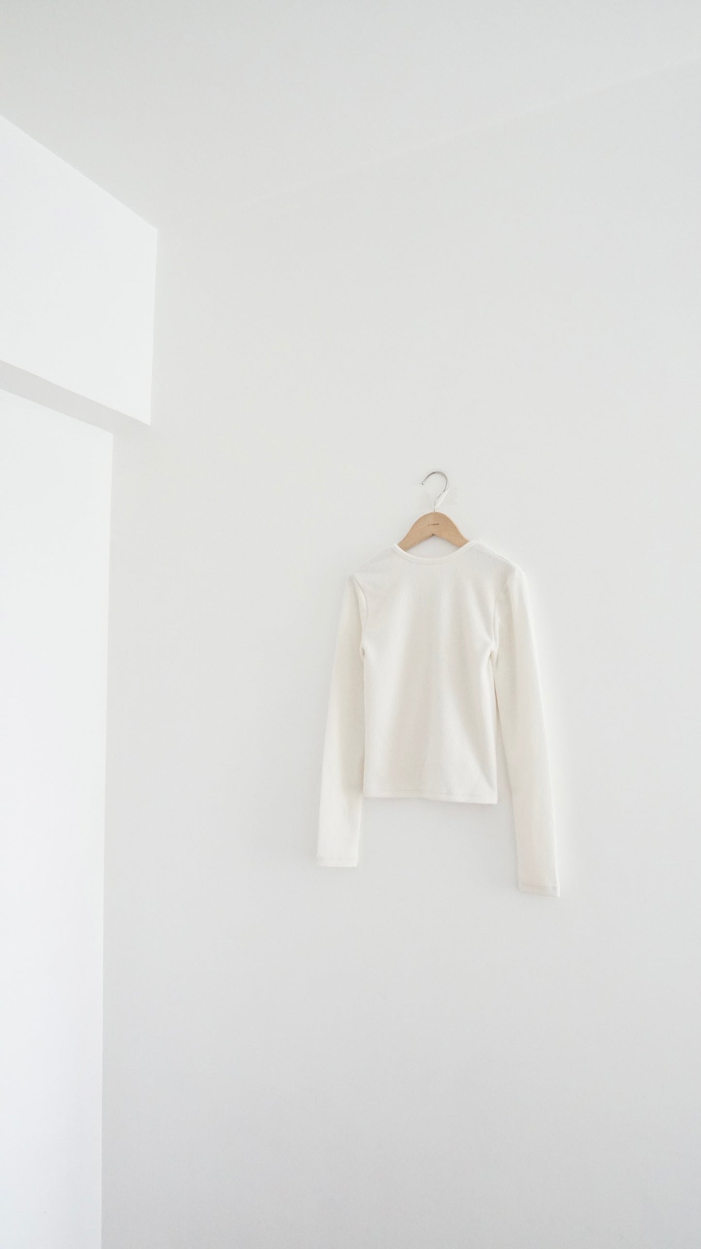 skinny v-cardigan in white (pre-order)