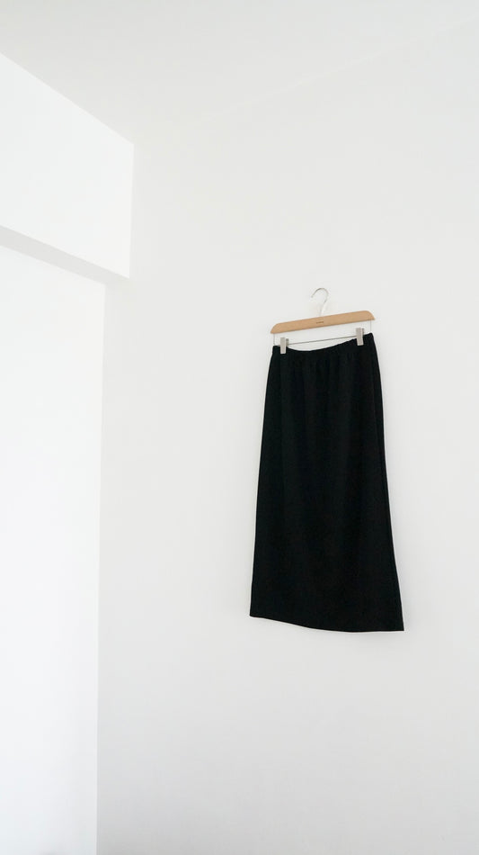minimalist cotton skirt in black (pre-order)