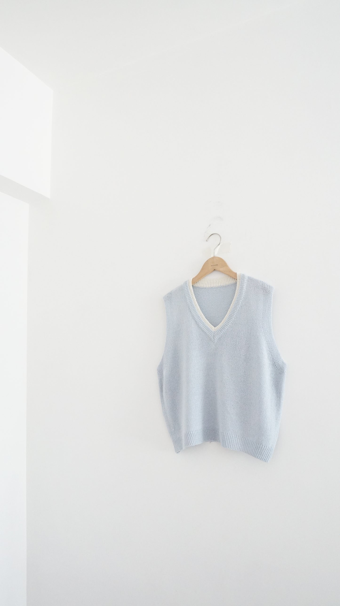 patchwork v-neck vest in baby blue (pre-order)