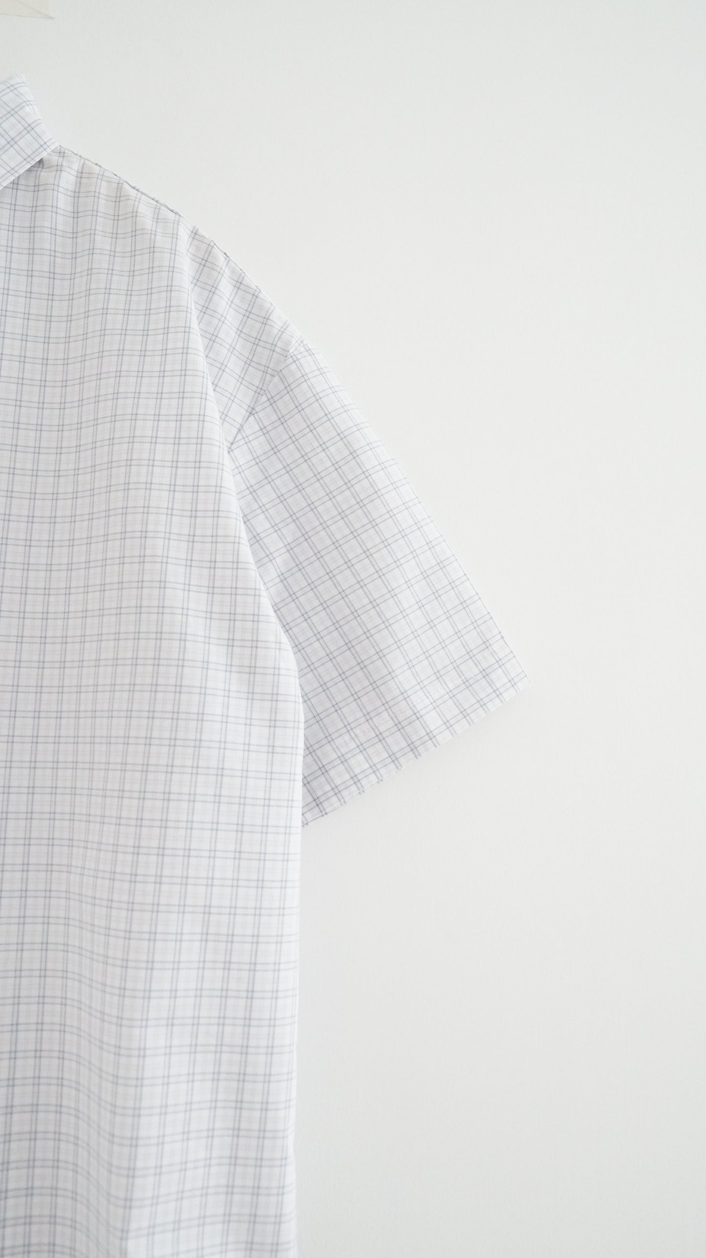 plain grid shirt in white (pre-order)