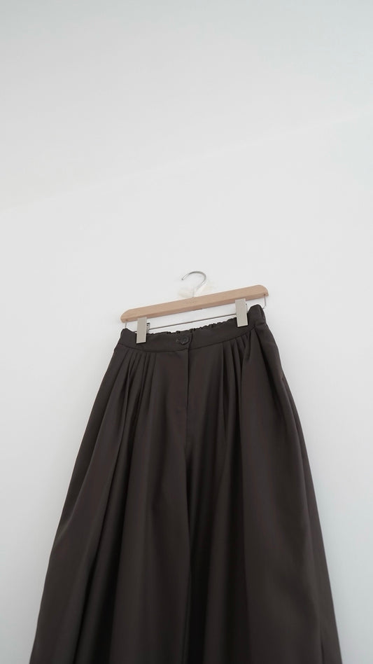 yoru pleated wide-leg trousers in brown (pre-order)
