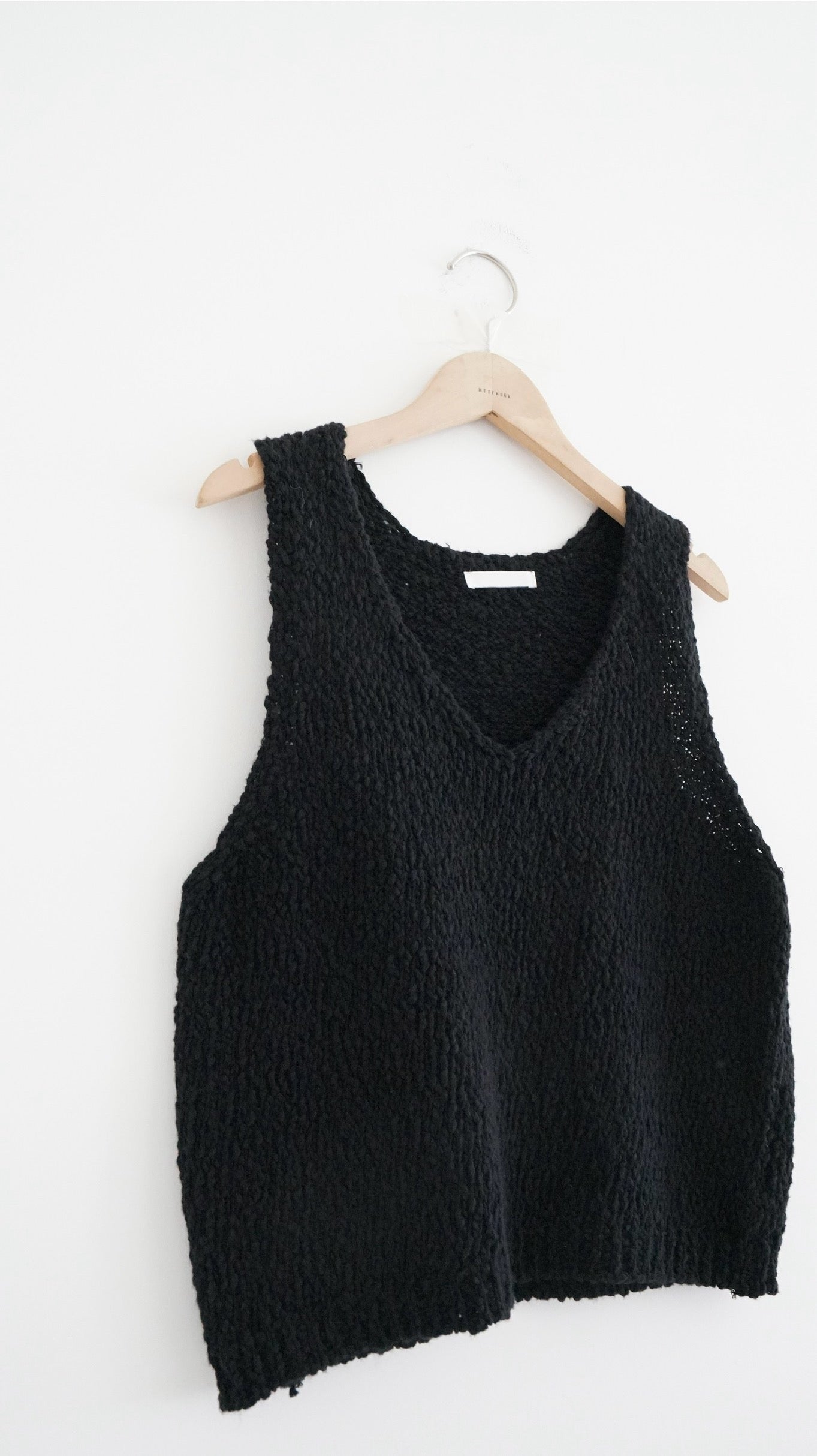 meeh knit vest in black