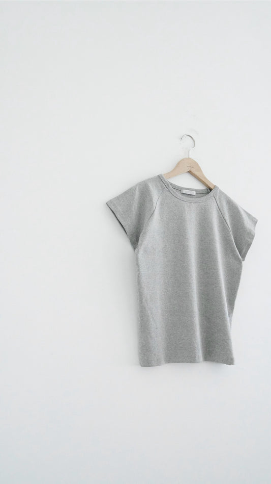 clean fit raglan sleeve tee in grey (pre-order)