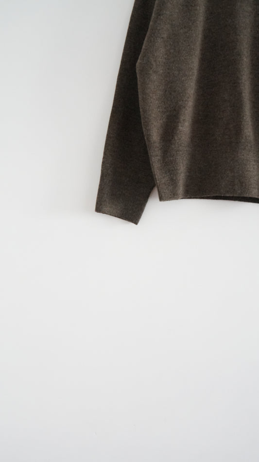 classic v-neck knit in brown (pre-order)