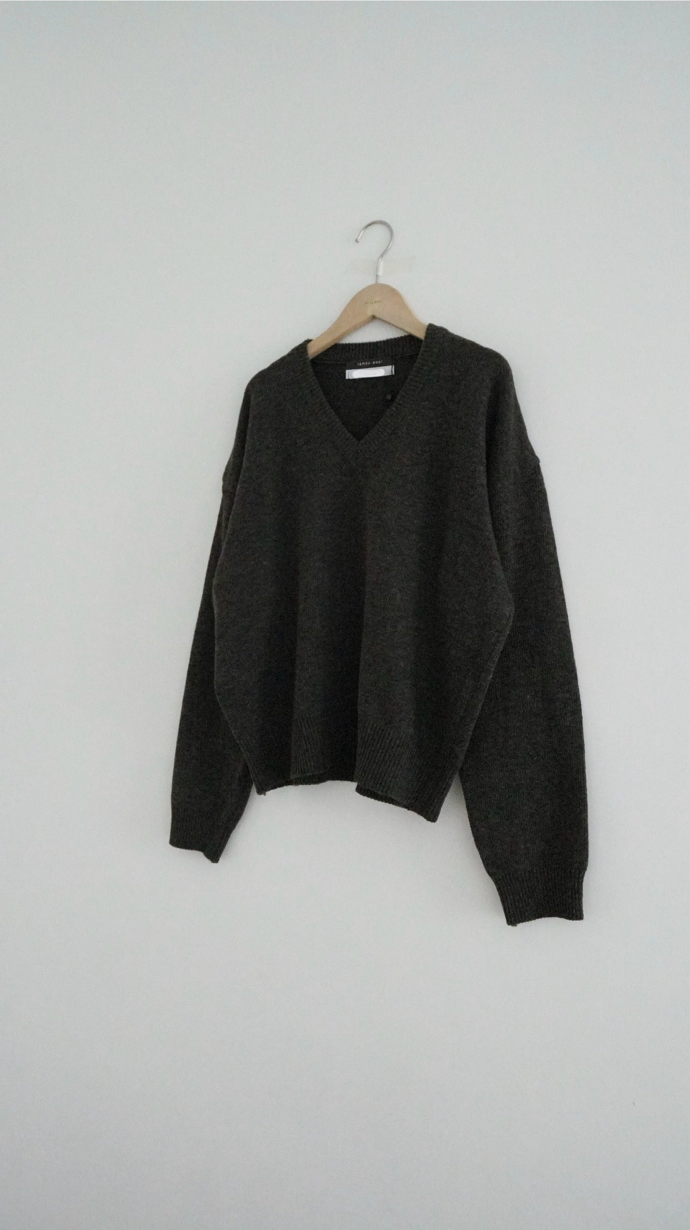 v-neck cashmere knit top in choco (must-have) ( pre-order )