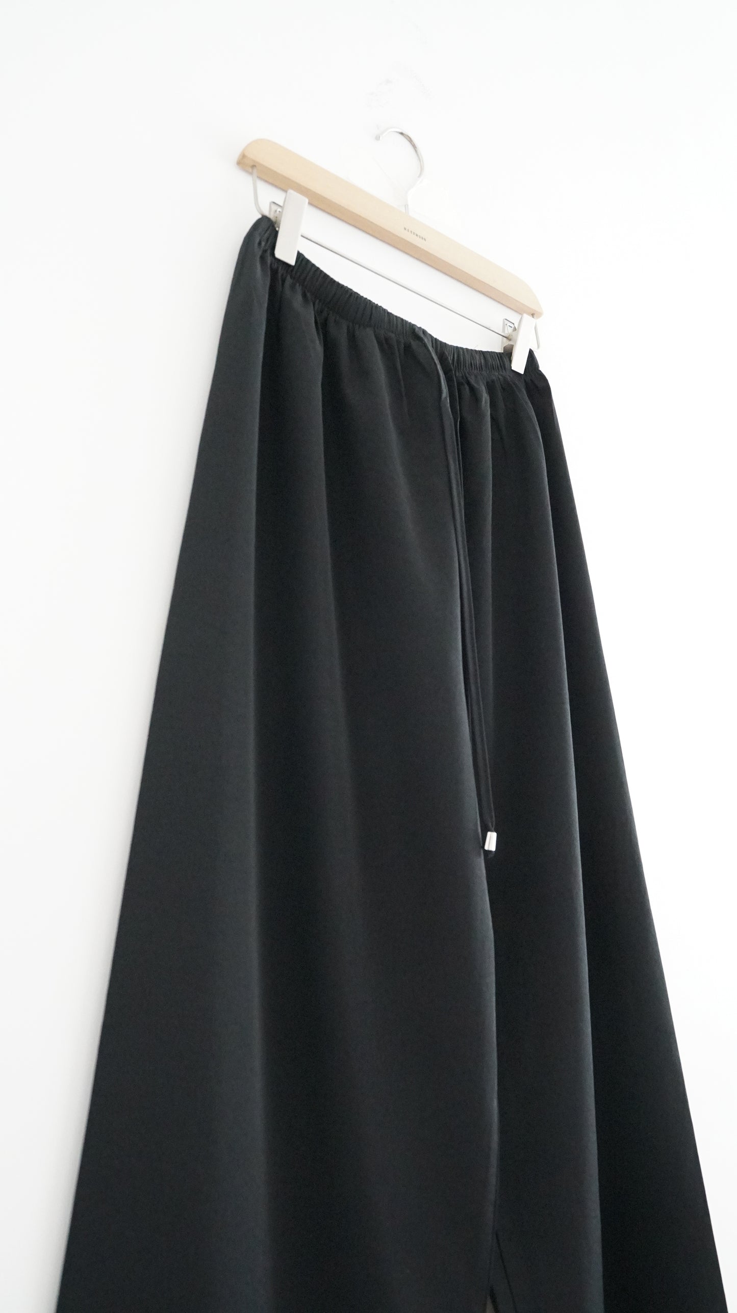 minimalist light pants in black