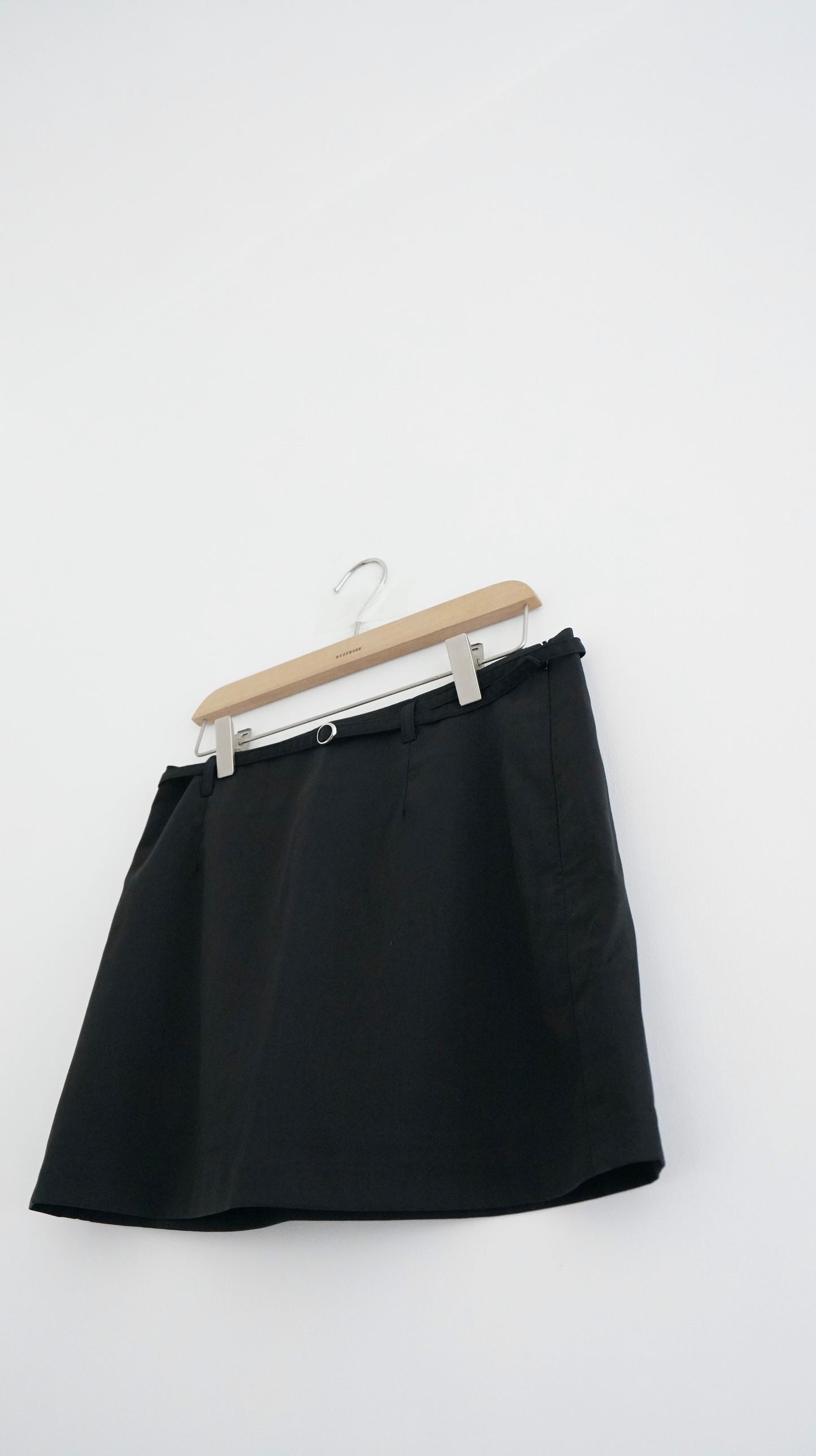 minimalist mini skirt in black