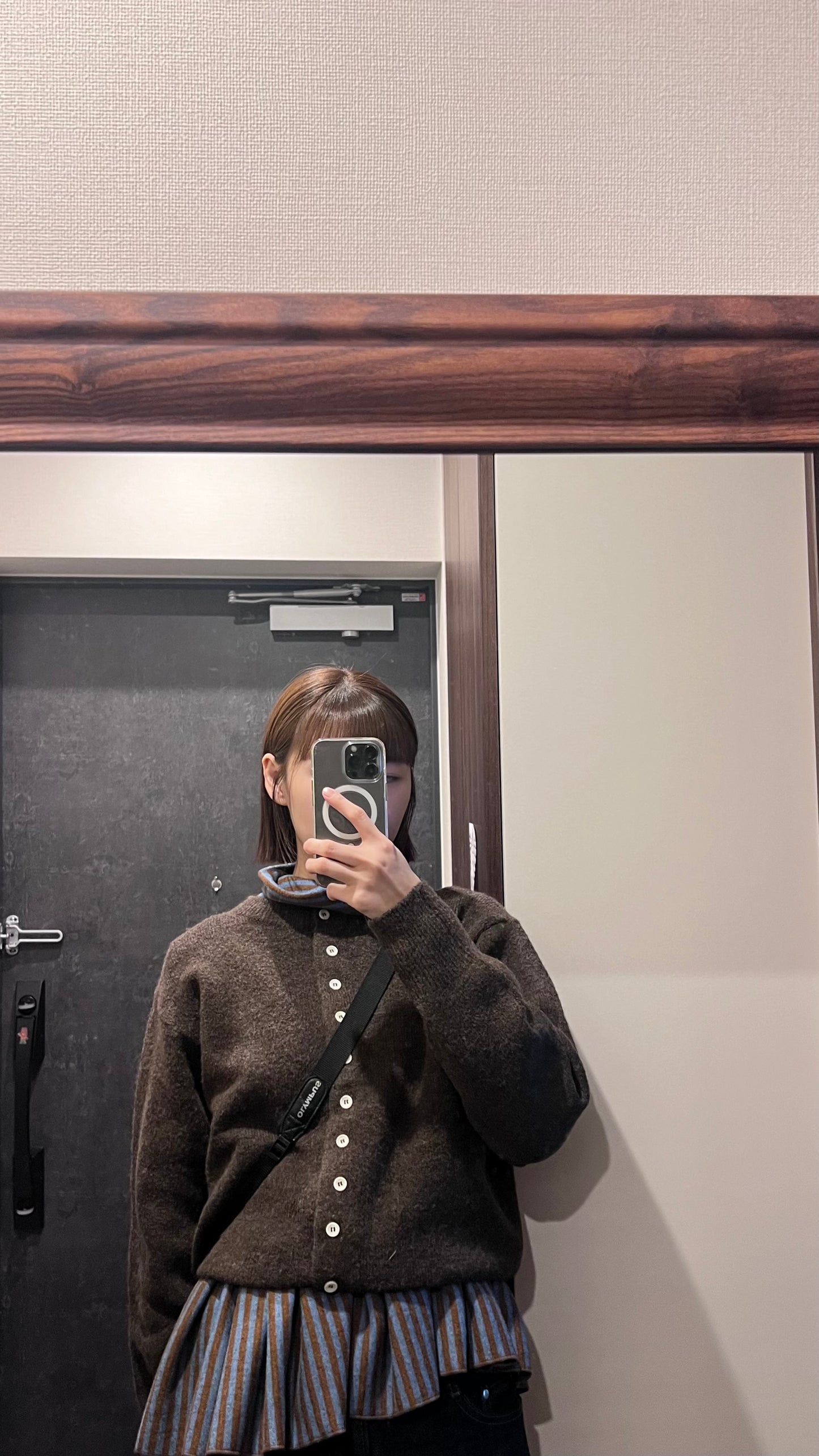 turtle-neck striped inner shirt in blue x brown