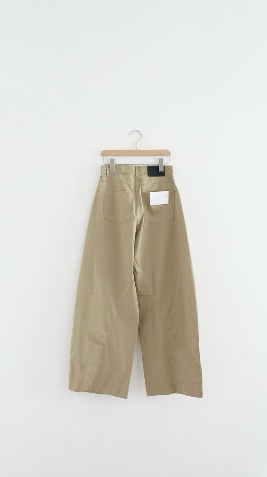 light cocoon pants in beige