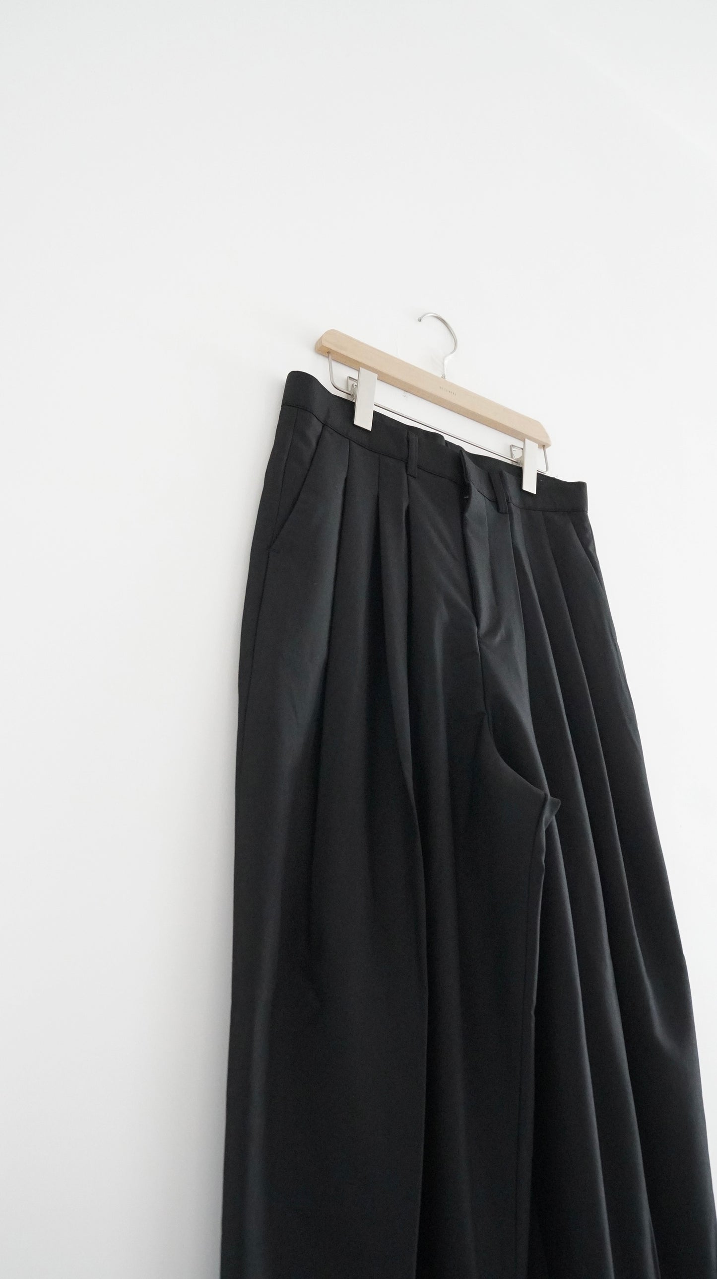 lowrise mode pants in black