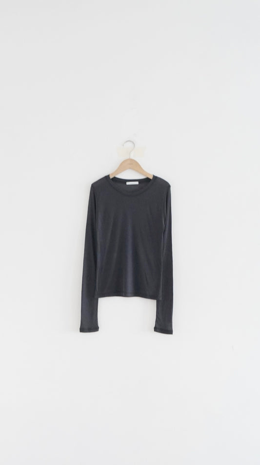 luca layering tee in charcoal(pre-order)