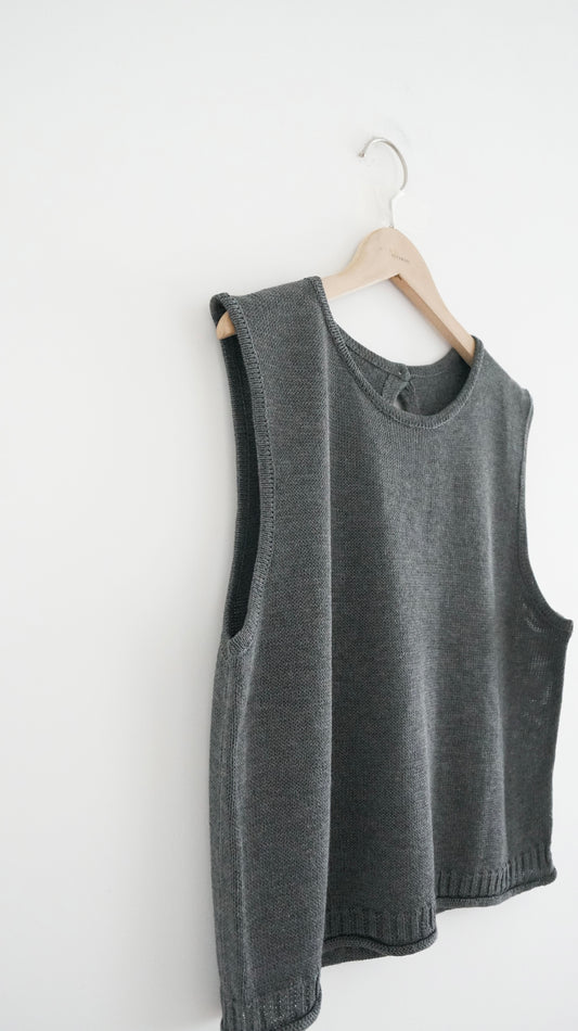 back side button linen vest in charcoal (pre-order)