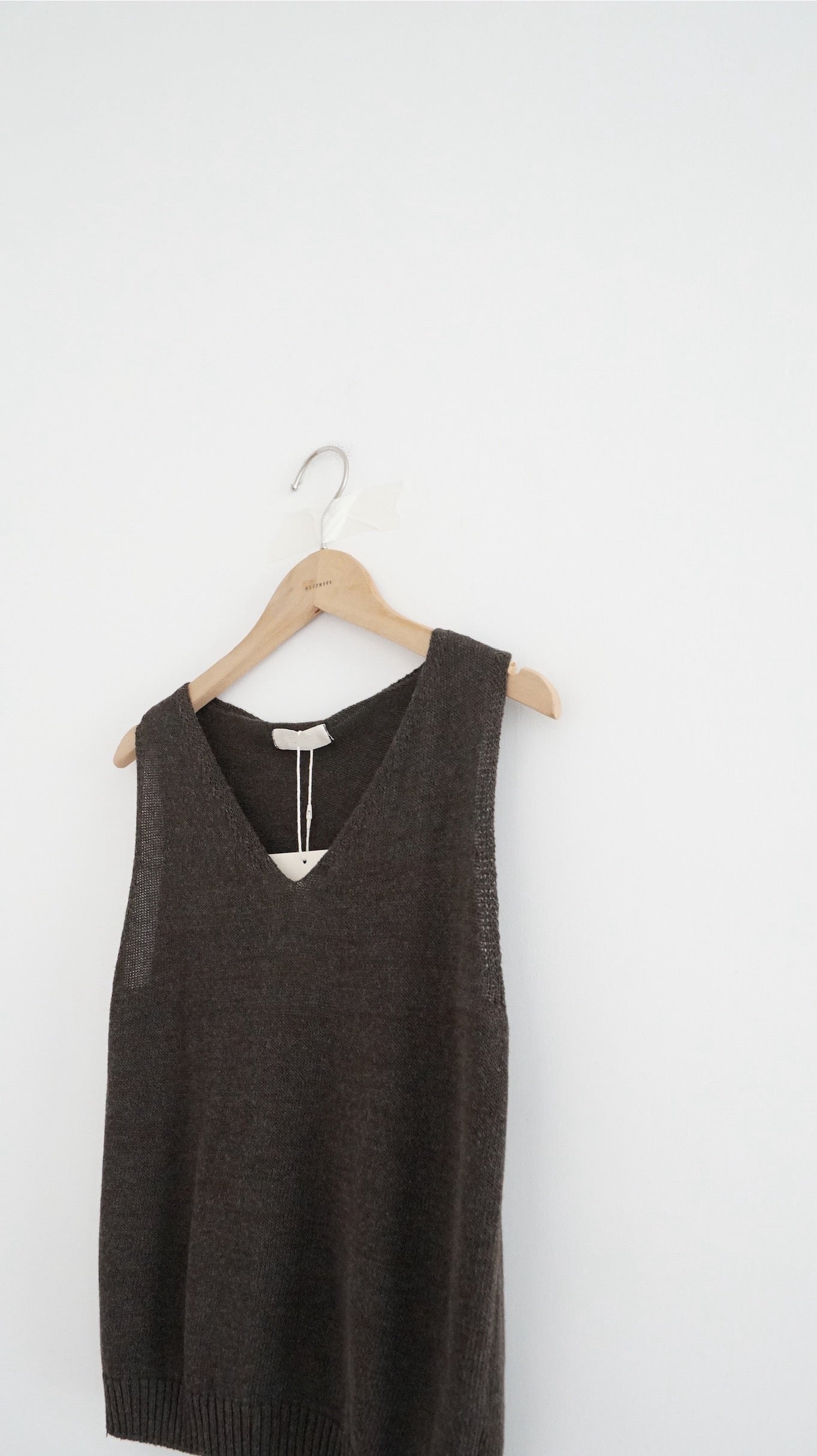 high-end v-neck knit tank top in mud oak (pre-order)