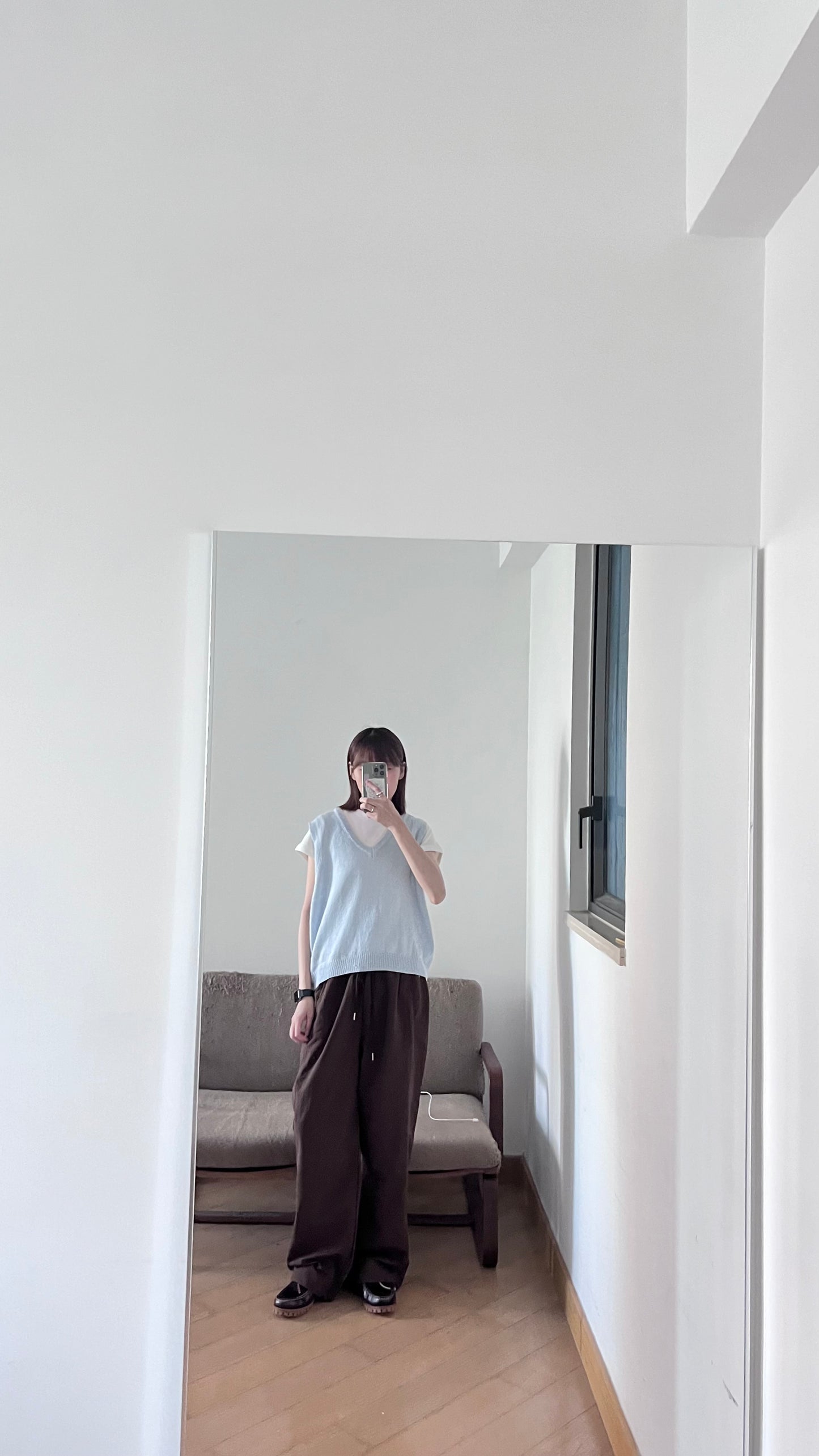 ultra-lightweight elastic pants in brown