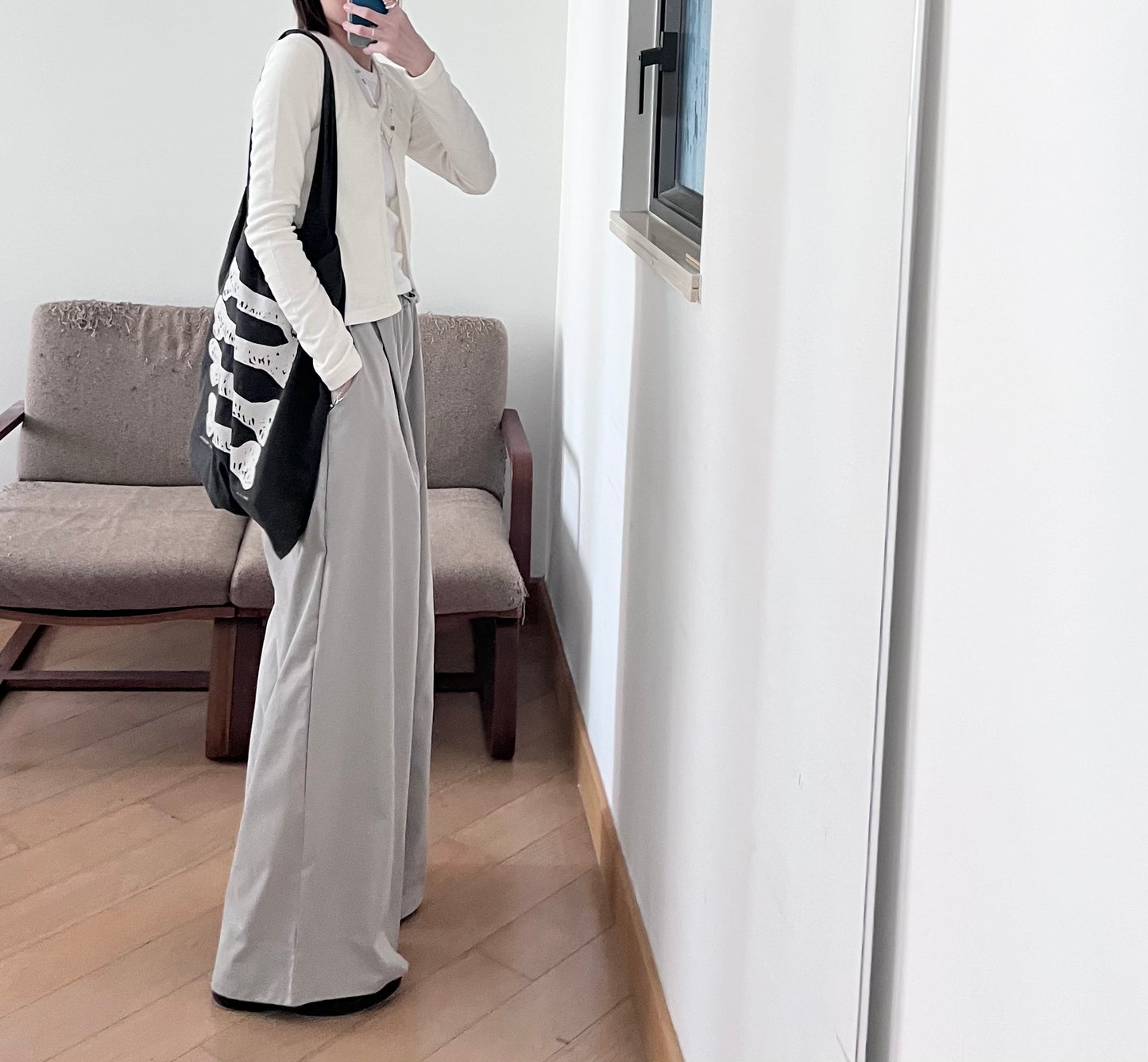 skinny v-cardigan in white (pre-order)