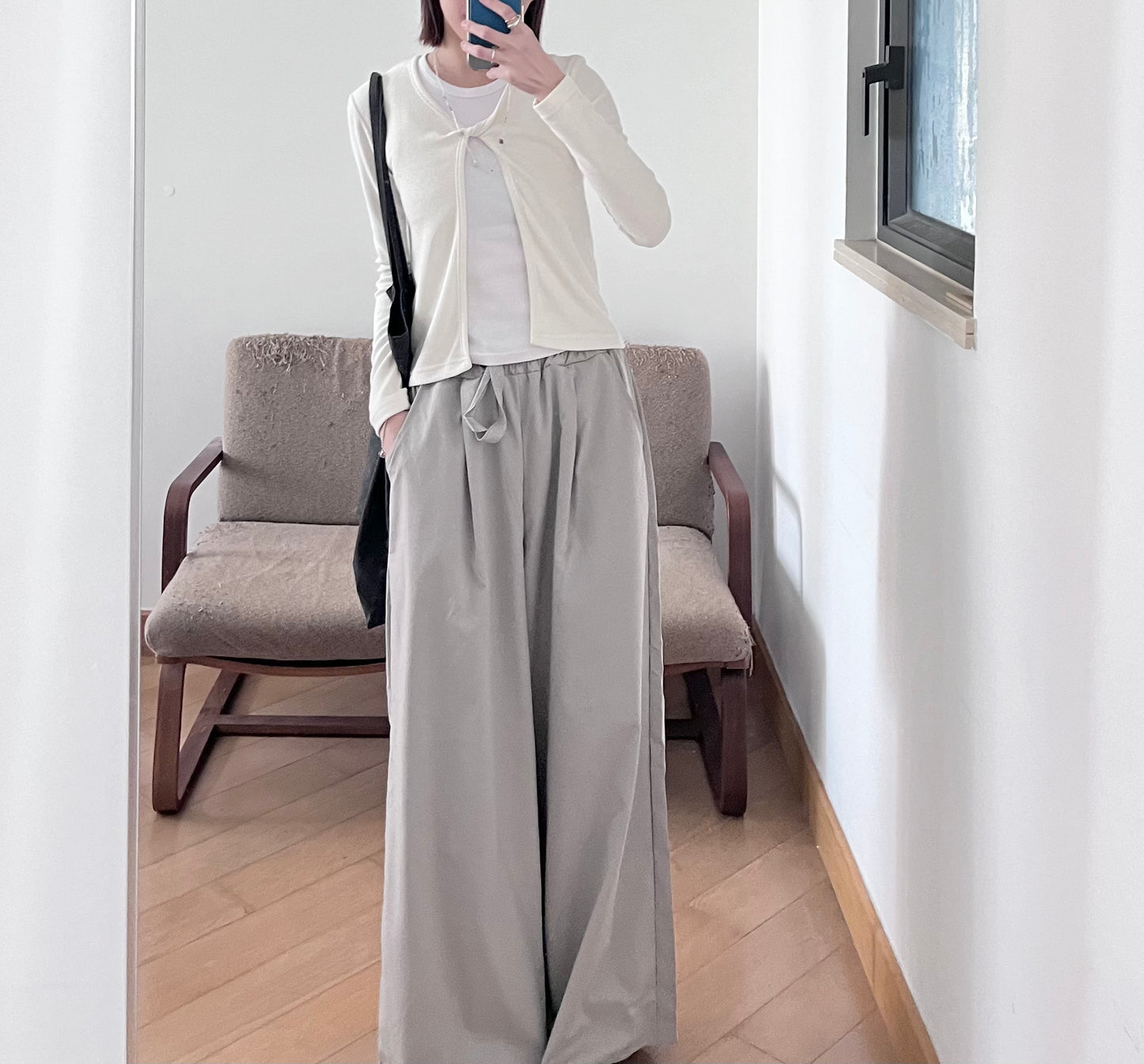 skinny v-cardigan in white (pre-order)