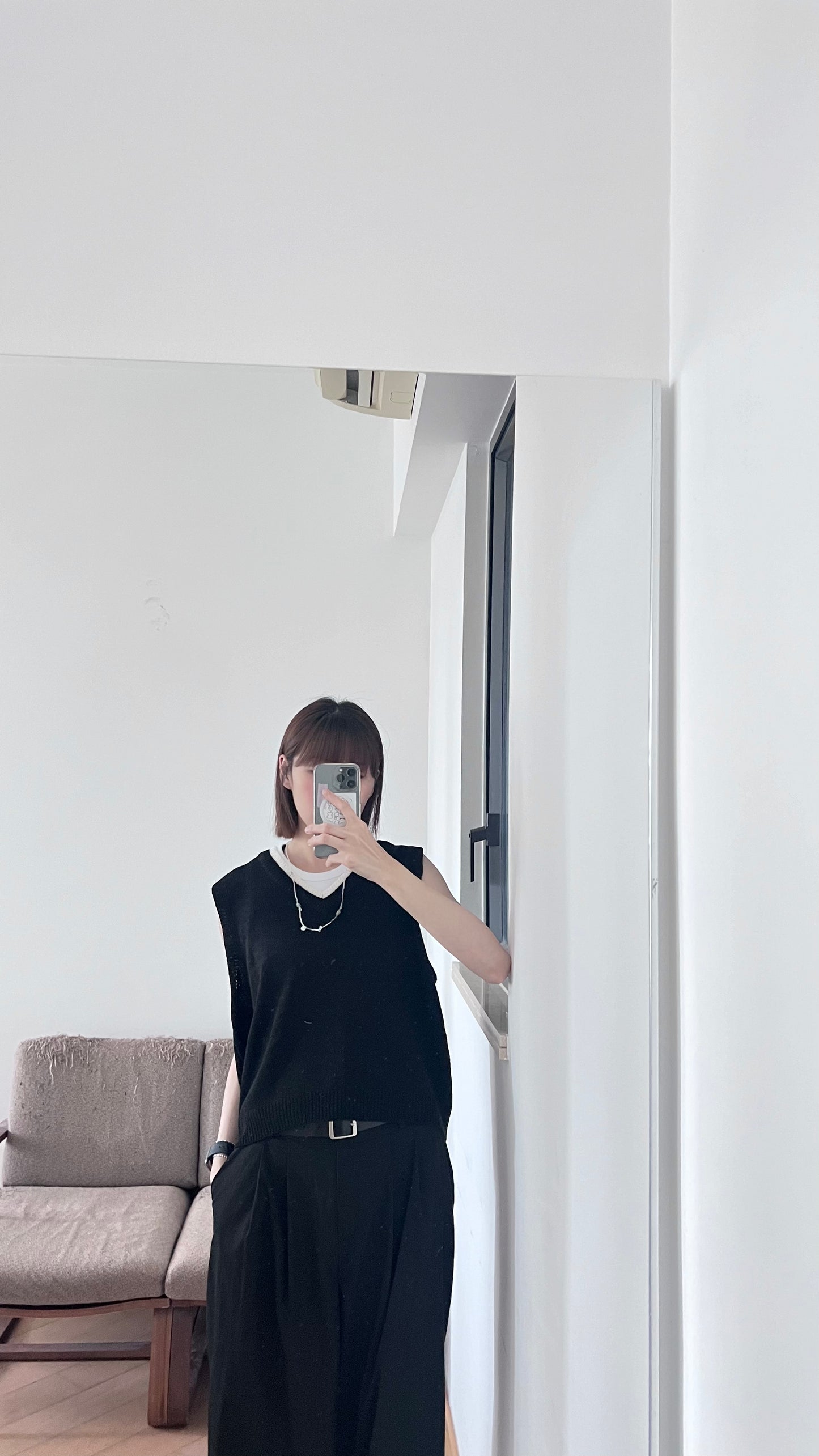 lightproof low-waist trousers in black (pre-order)