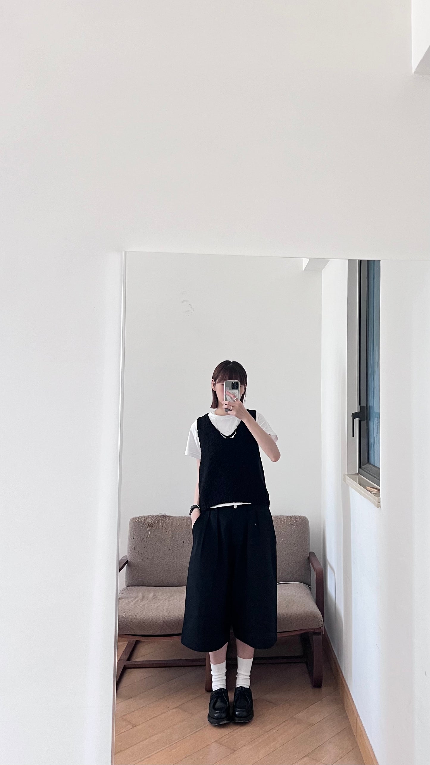 meeh knit vest in black
