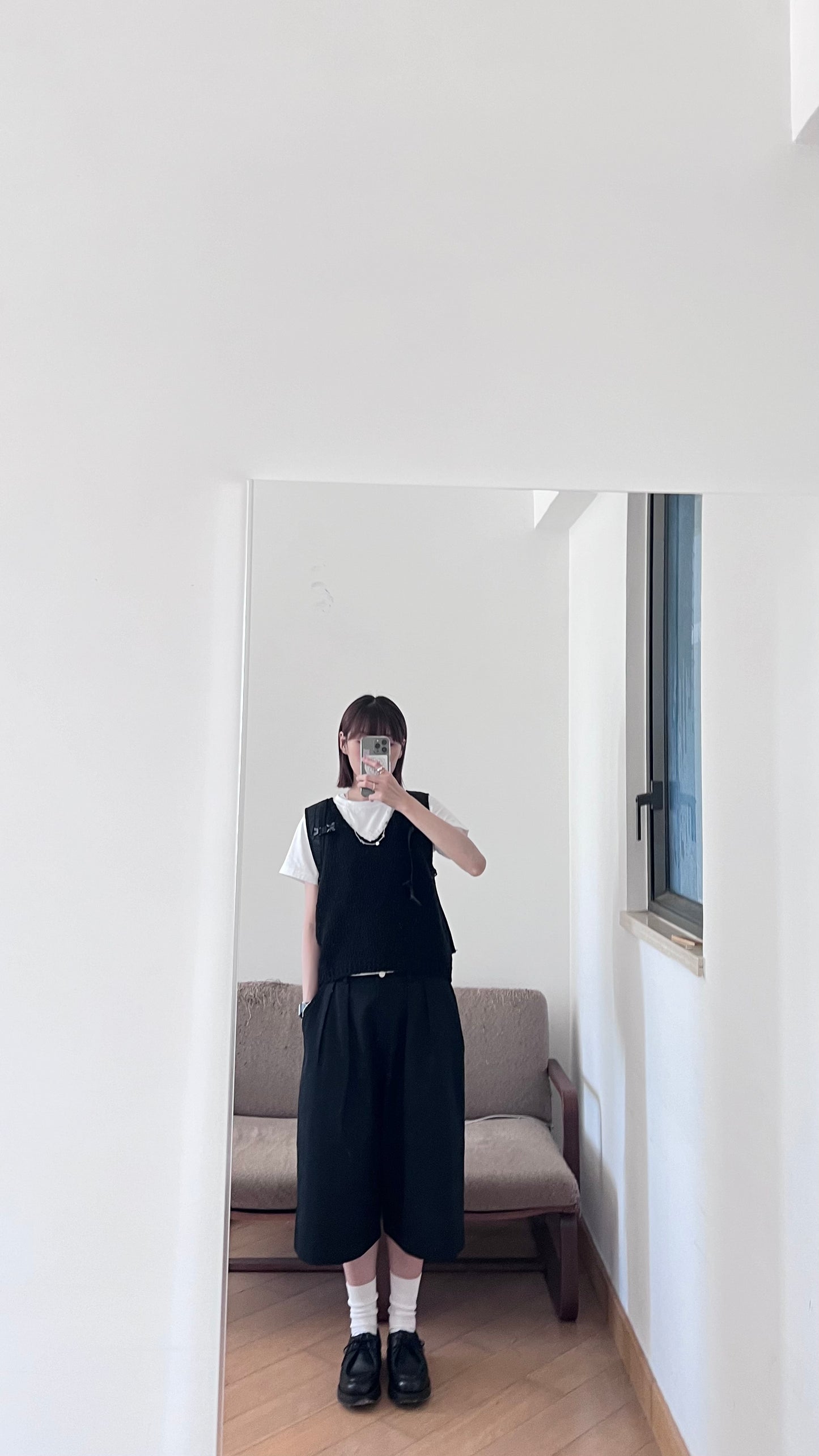 meeh knit vest in black