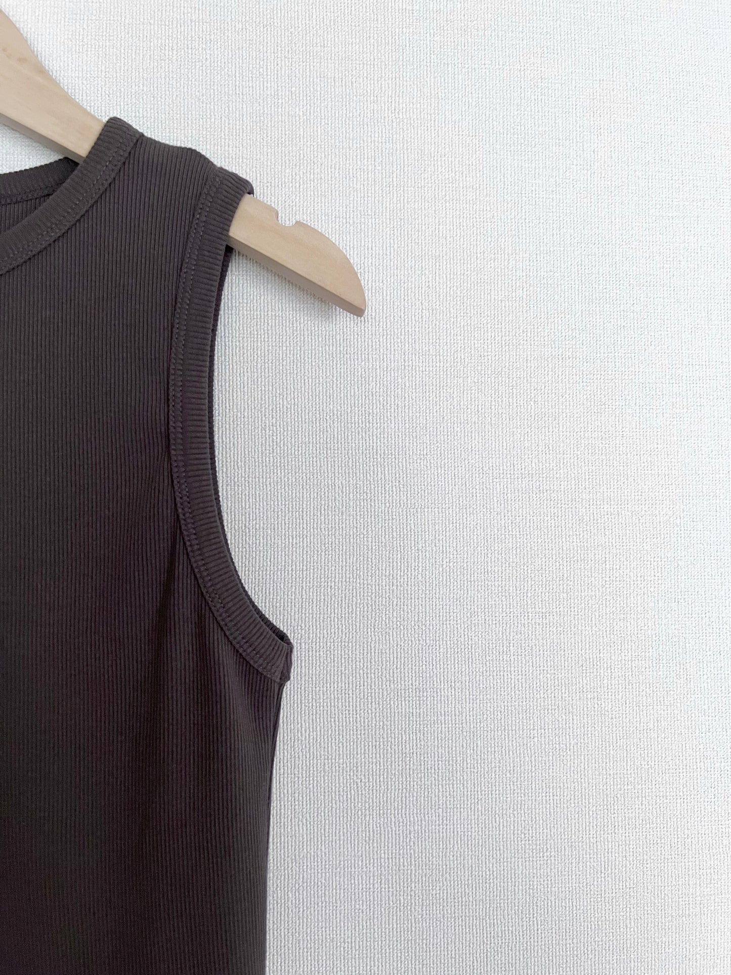 ⭐️ classic minimalist tank top in dark walnut (pre-order)(must-have)