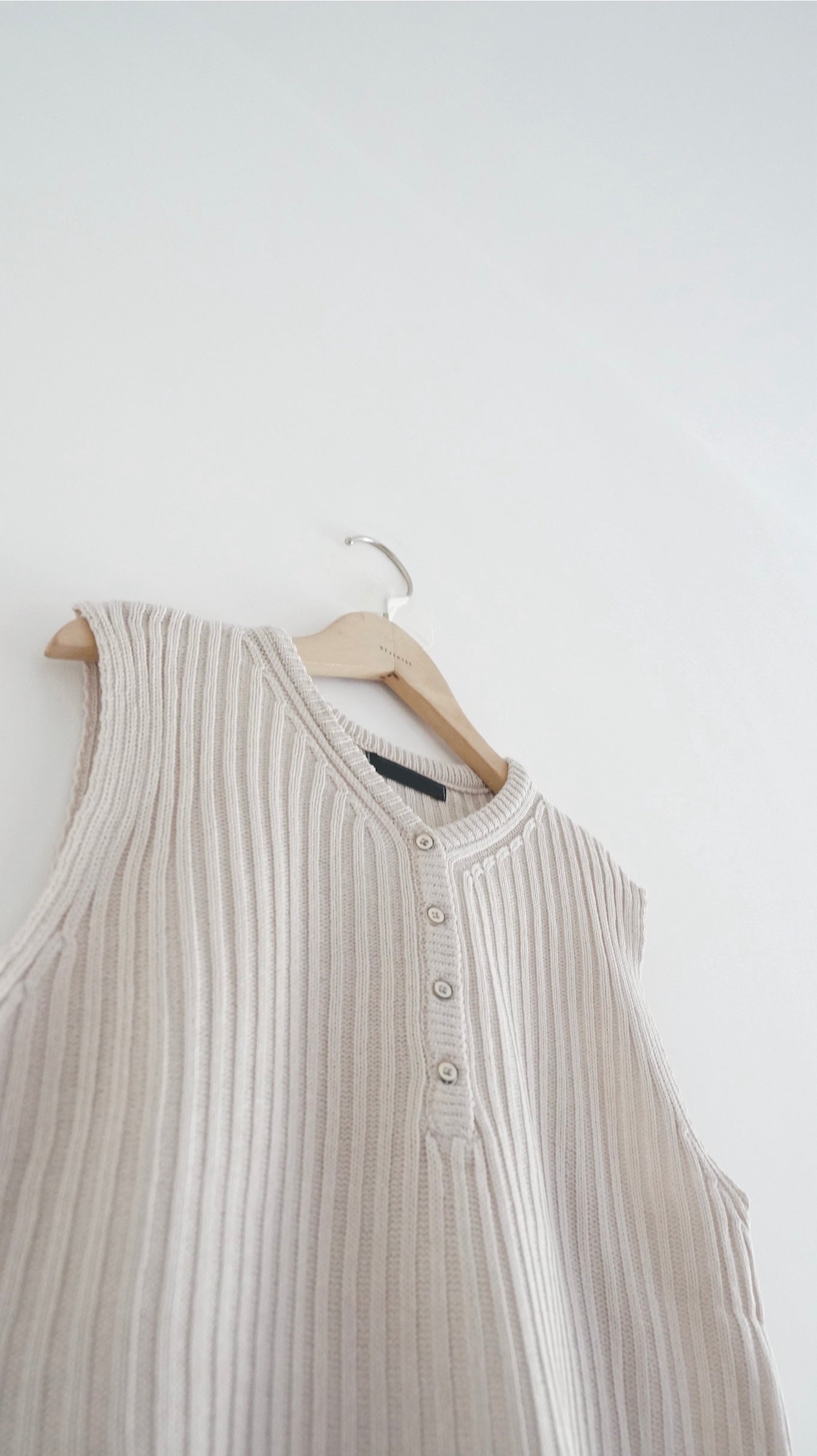 button v-neck knit tank top in beige