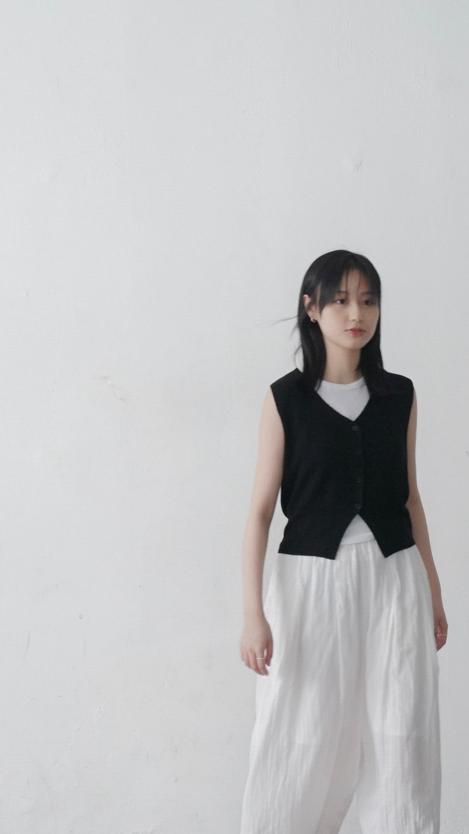 minimalist linen vest in black (pre-order)