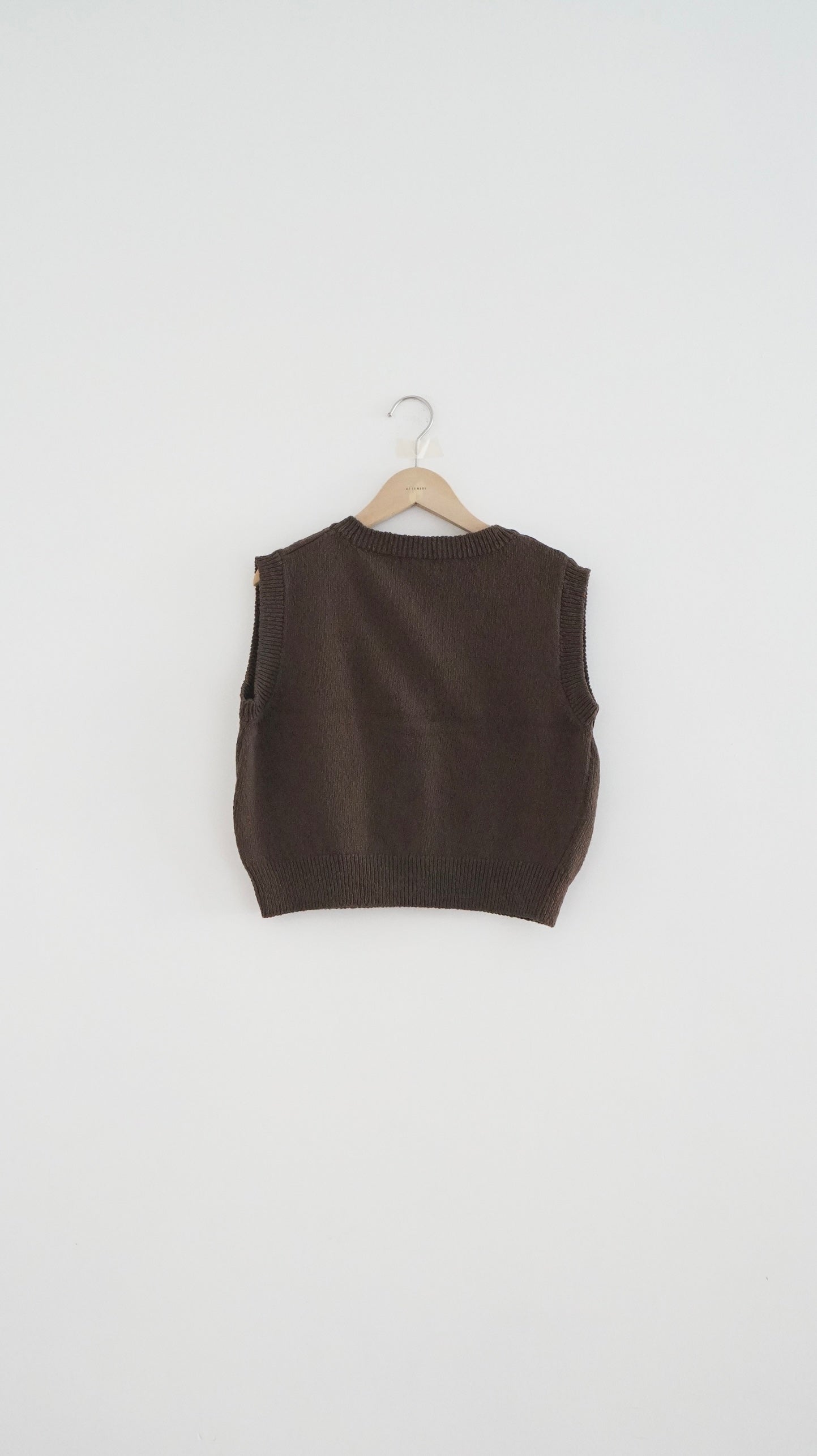 basic knit vest in choco