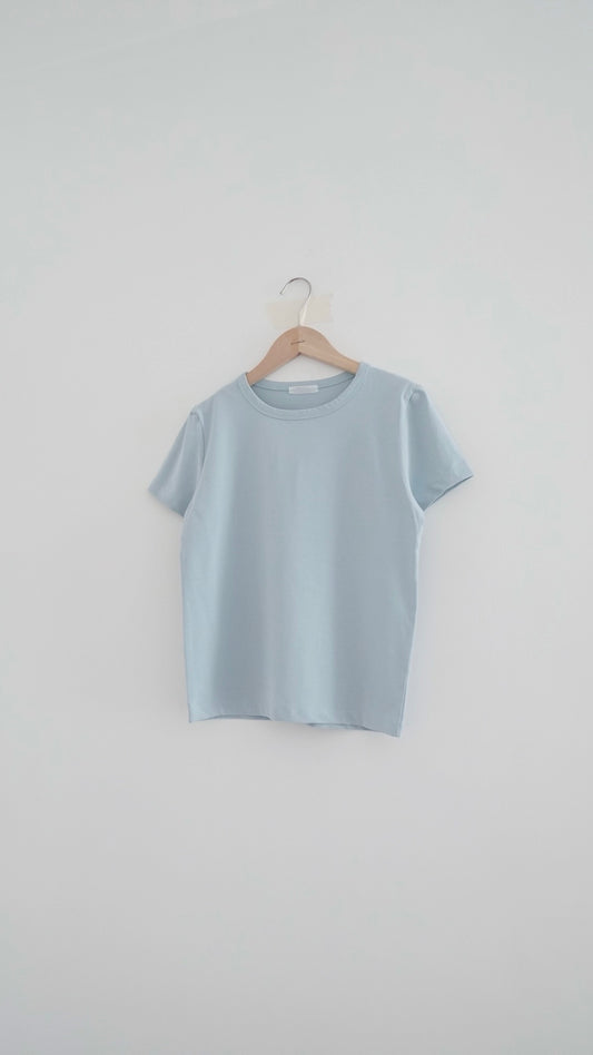 classic cloudy tee in light blue (pre-order)