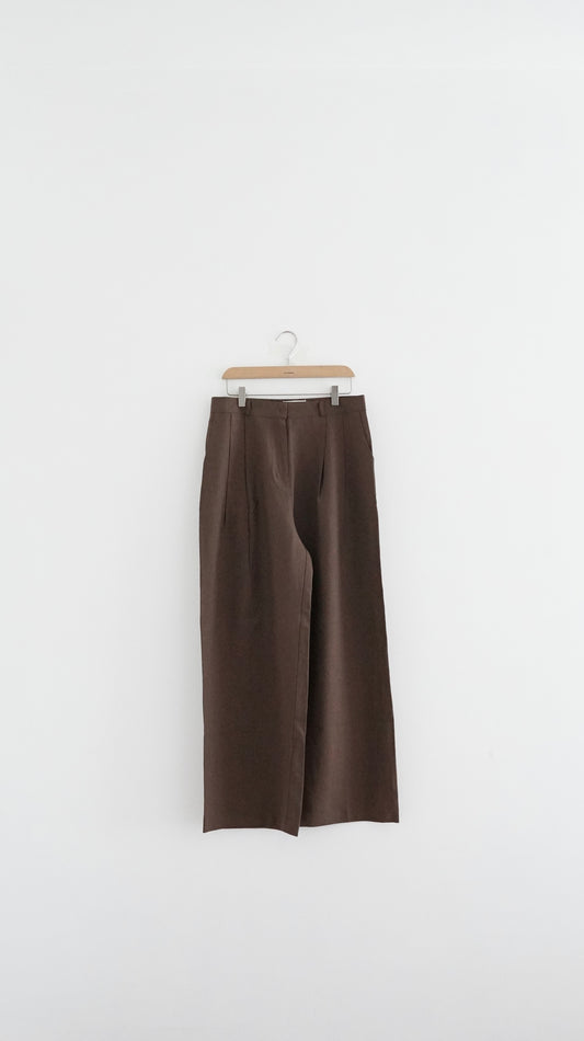 linen light pants in brown