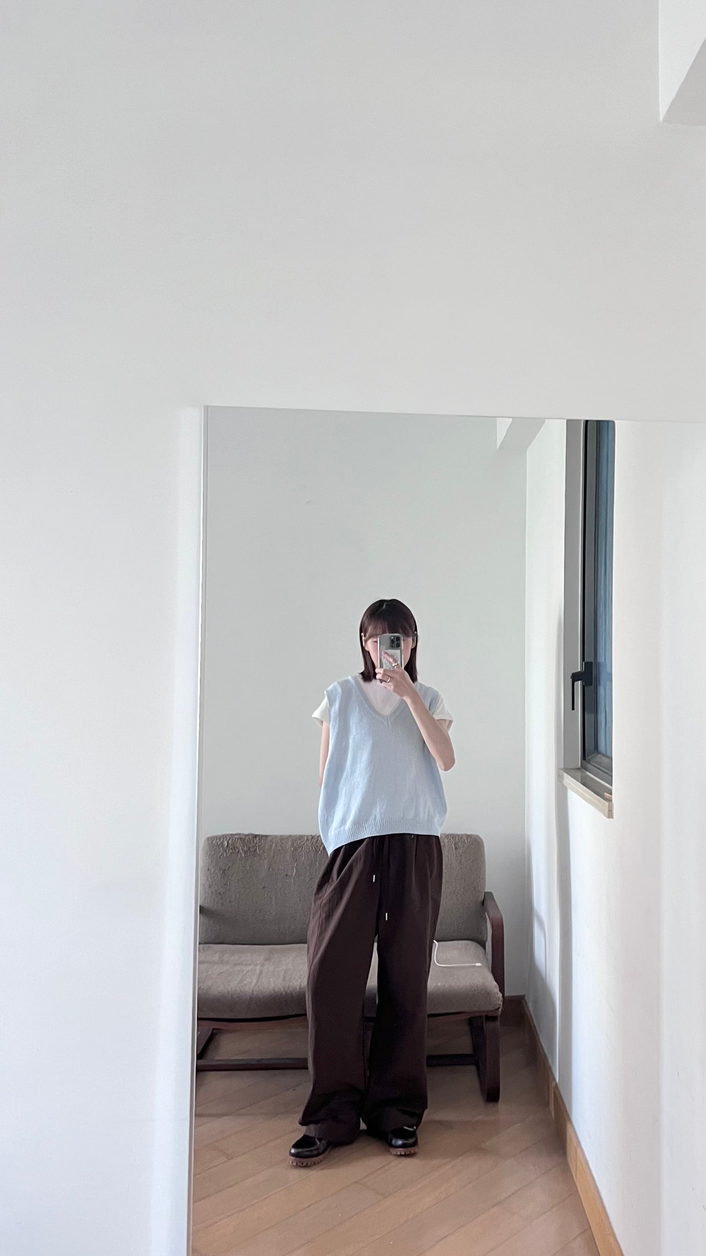 ultra-lightweight elastic pants in brown