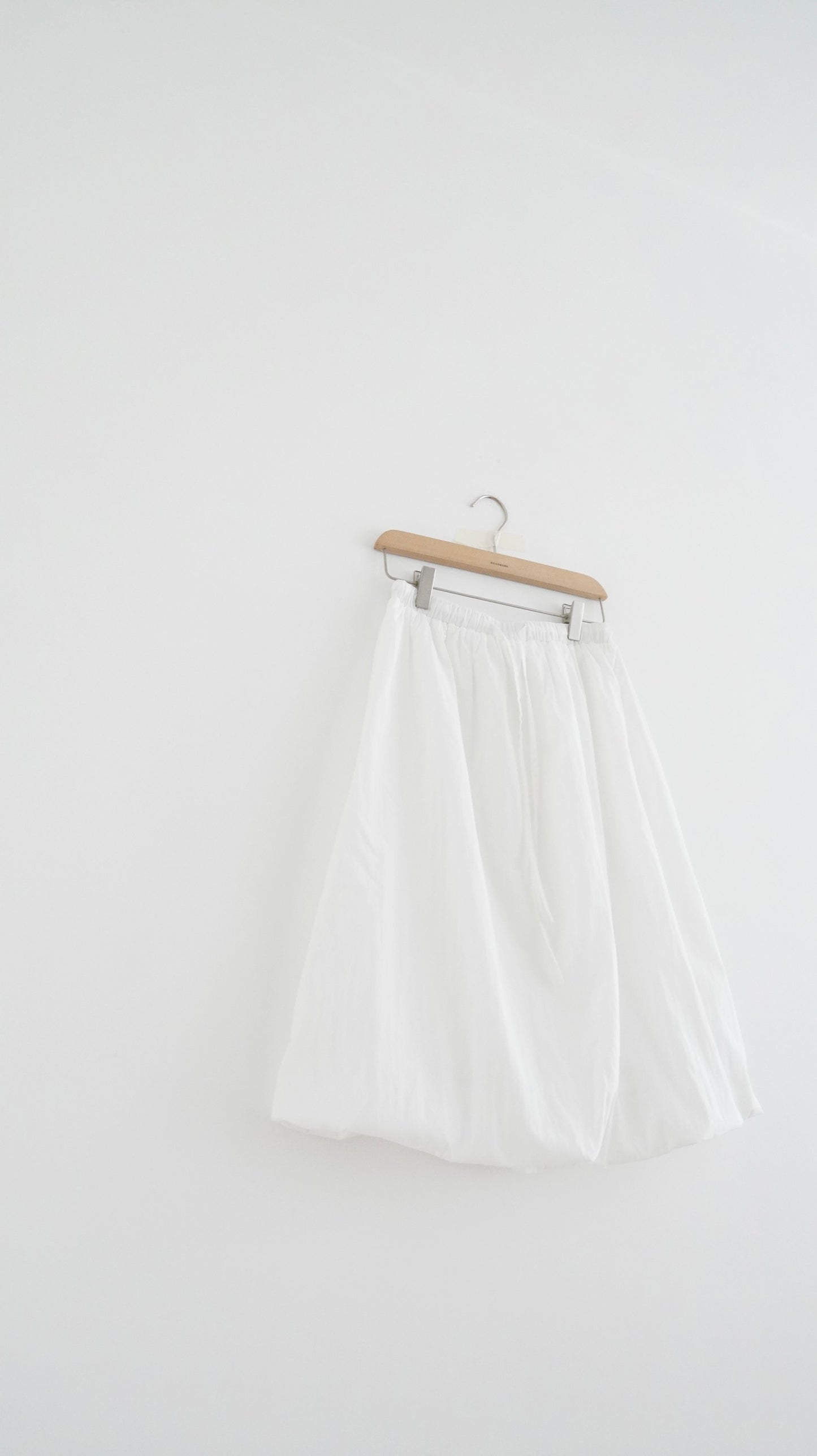 everyday puff midi skirt in white (pre-order)