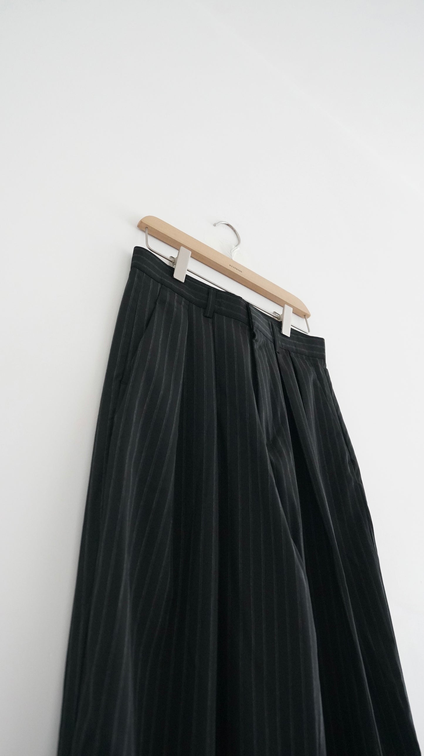 low-waisted striped wide pants in black