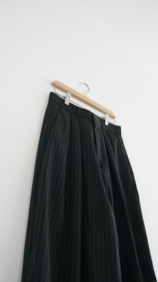 low-waisted striped wide pants in black