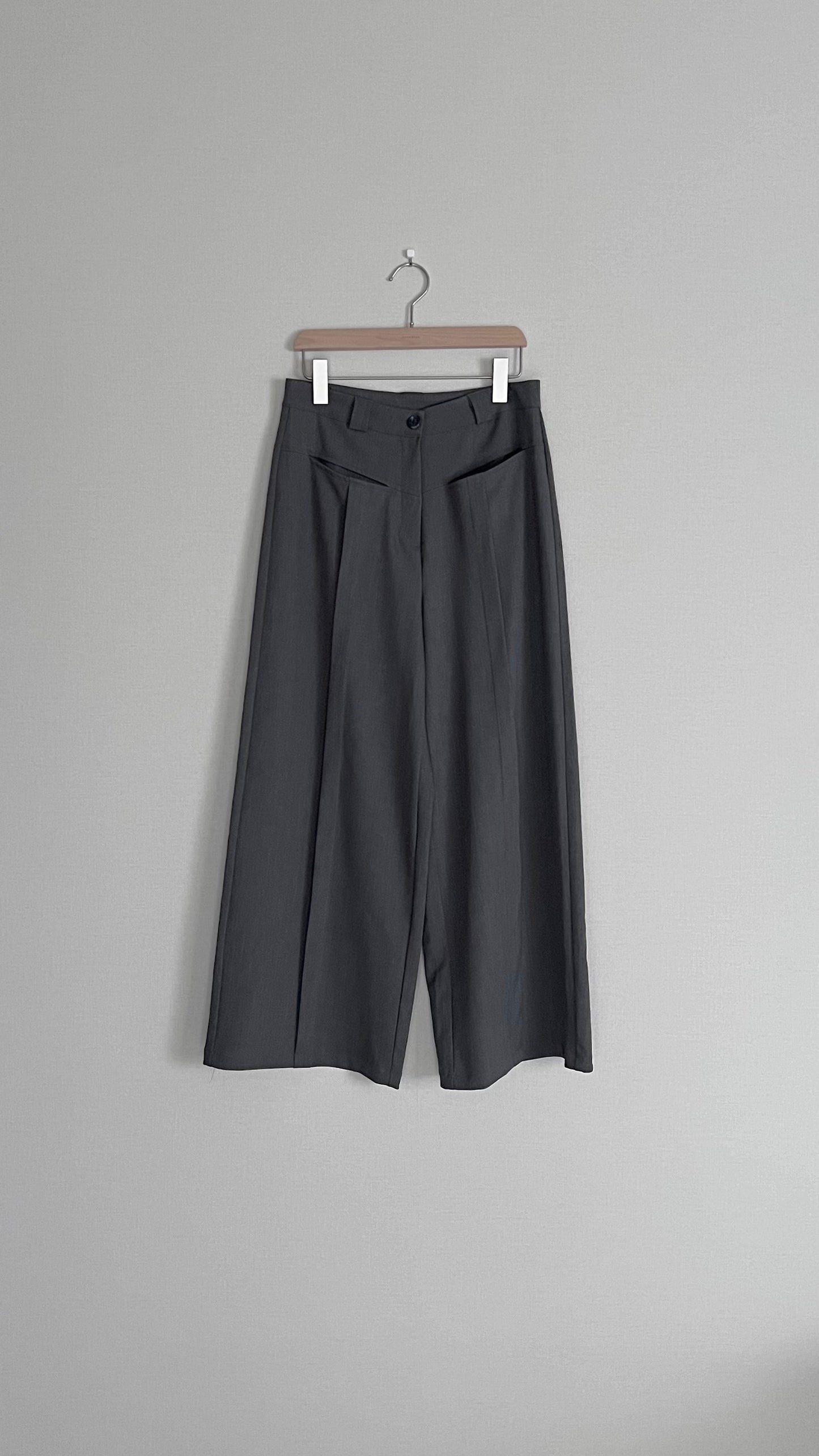 suit pocket straight-leg pants in dark grey (pre-order)