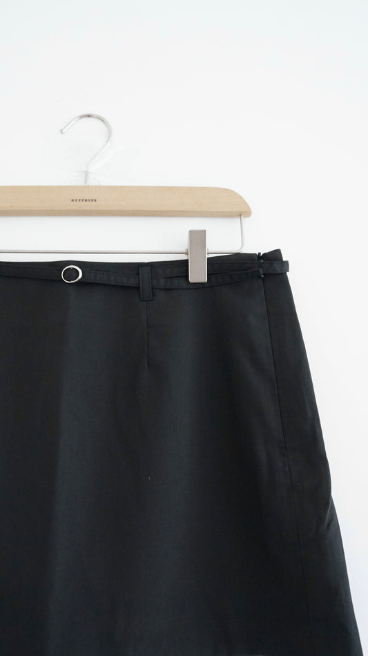 minimalist mini skirt in black