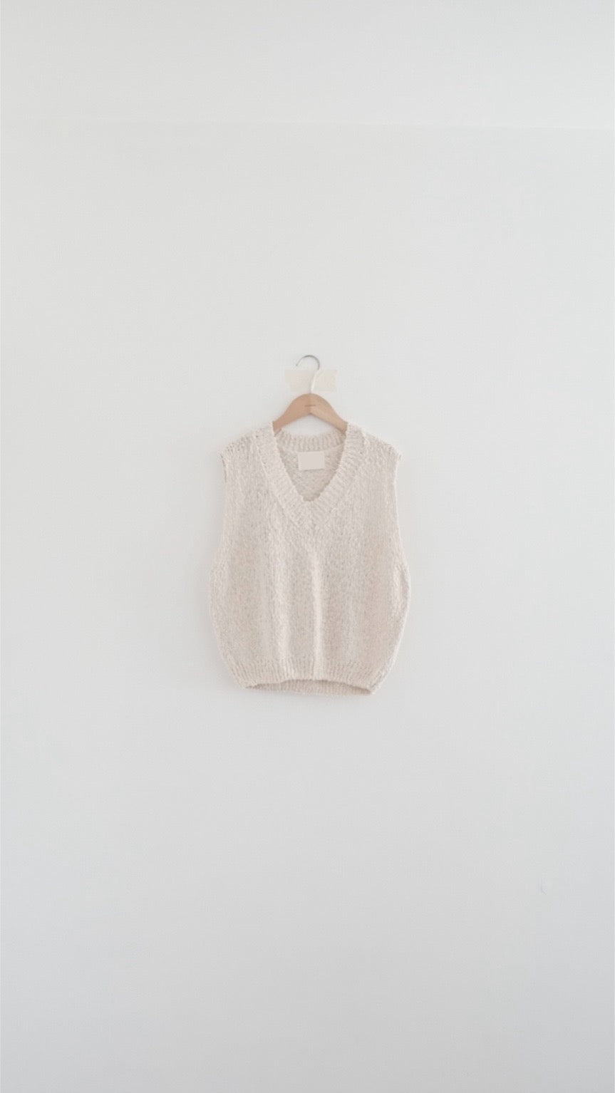 mesh vest in ivory in ivory (pre-order)