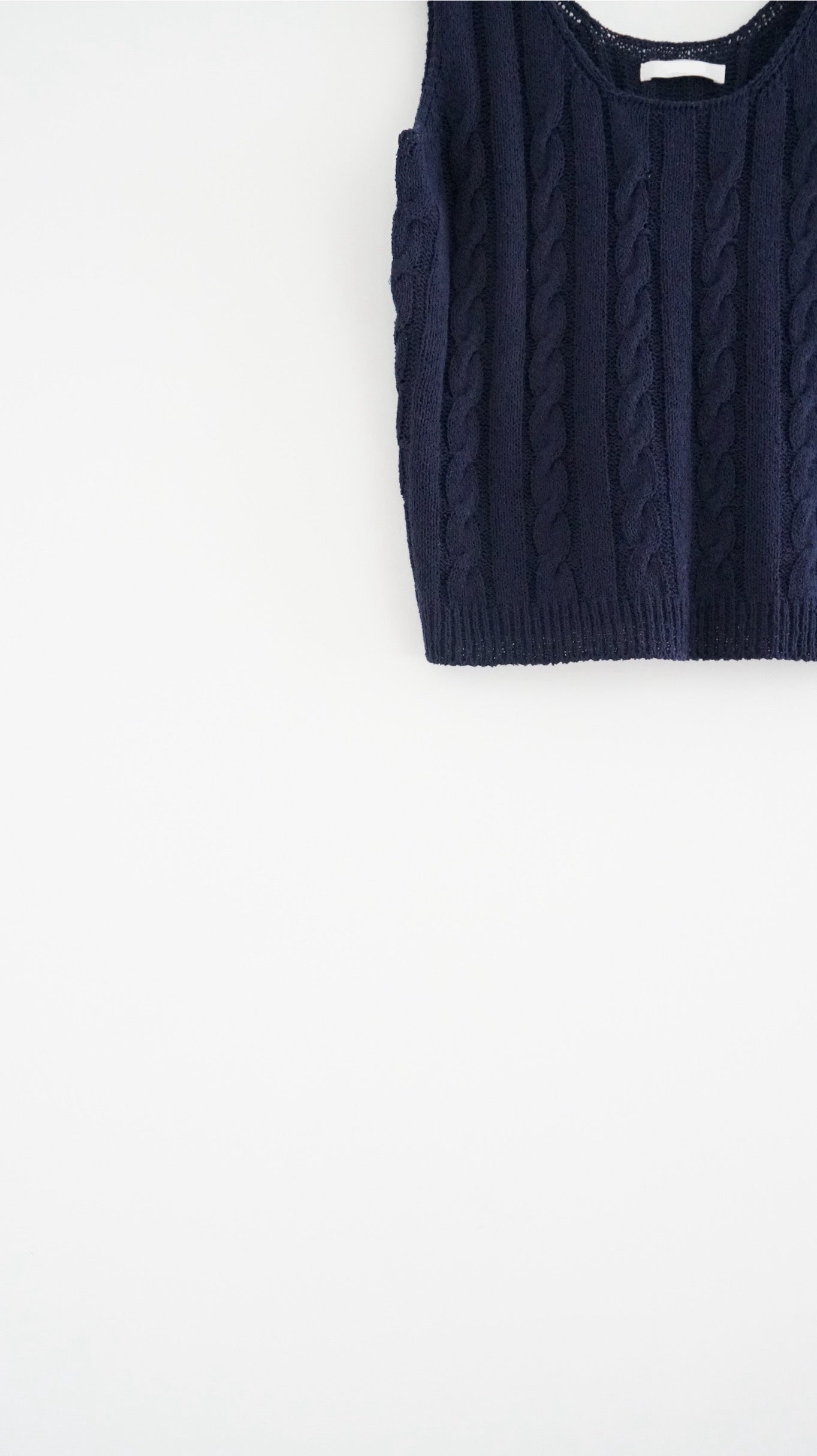 u-neck clean fit vest in navy