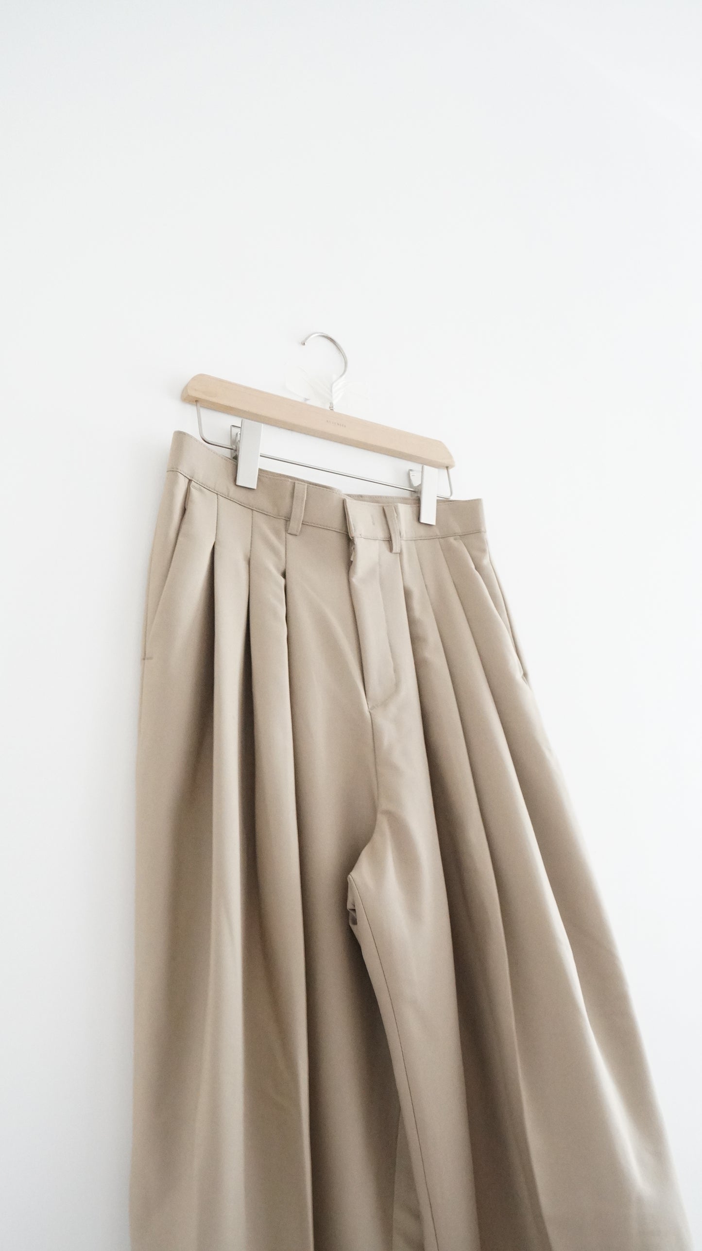 lowrise mode pants in beige (pre-order)