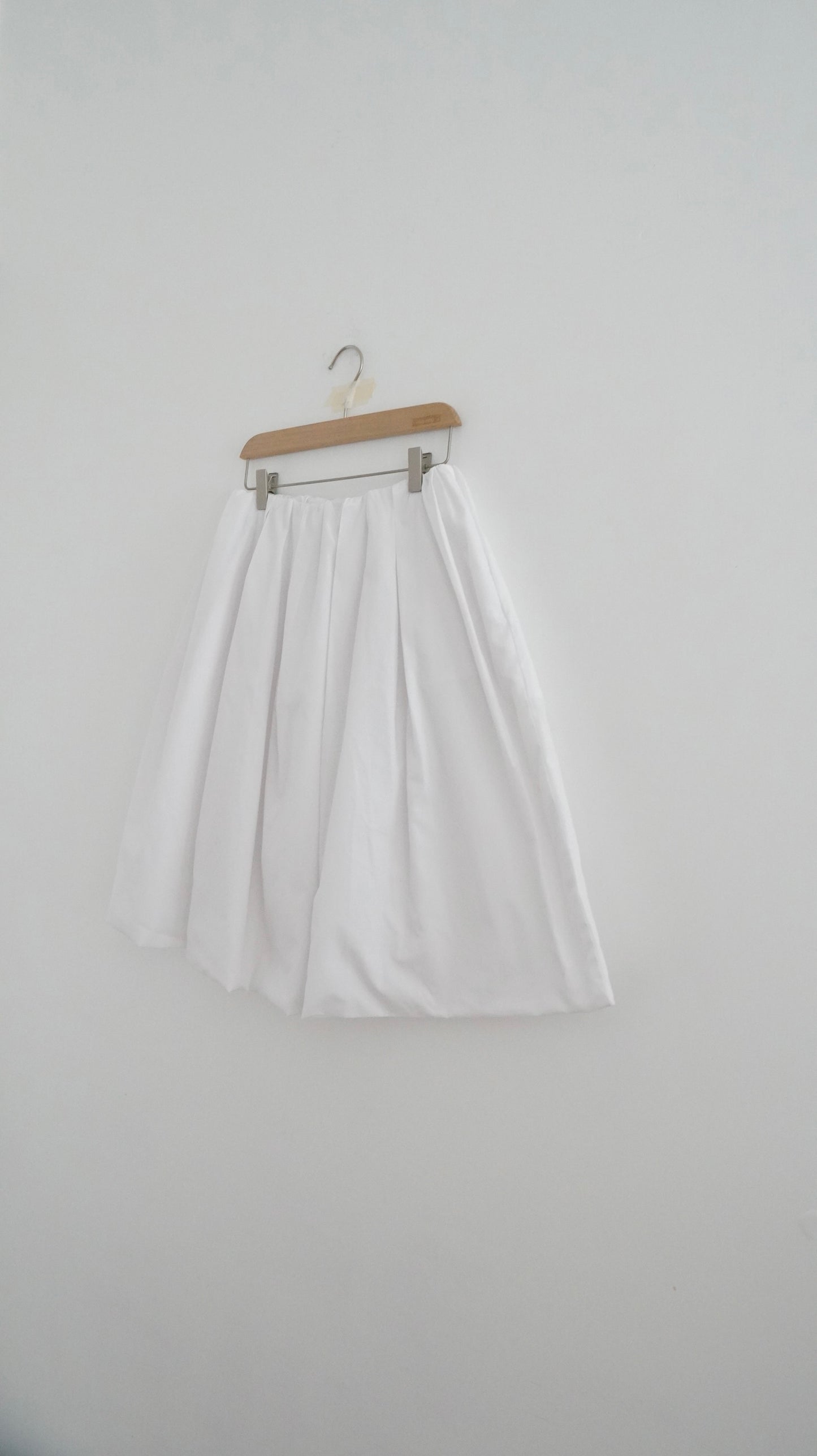 meri skirt in white ( pre-order )