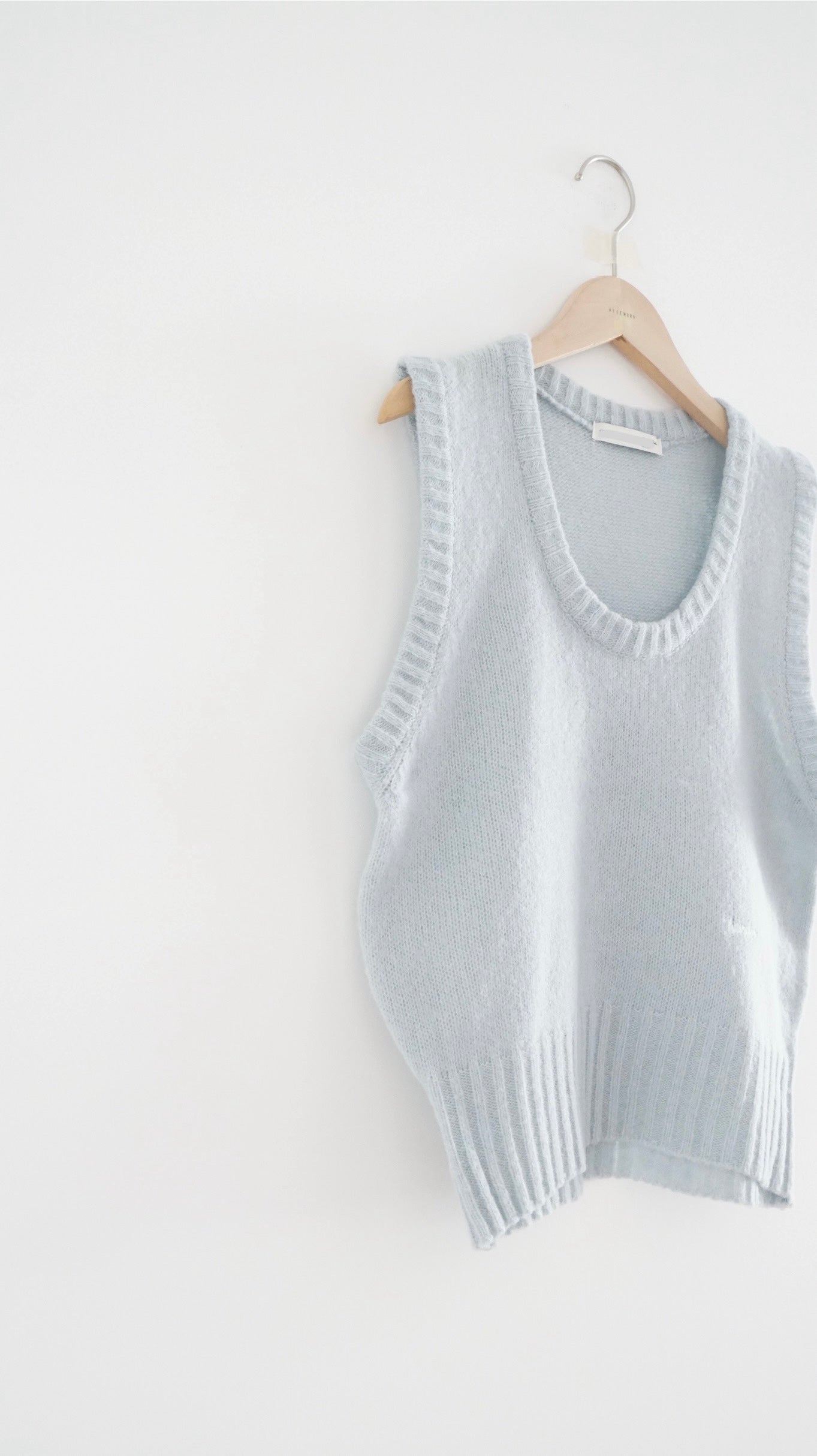 sheer knit vest in sora ( pre-order )