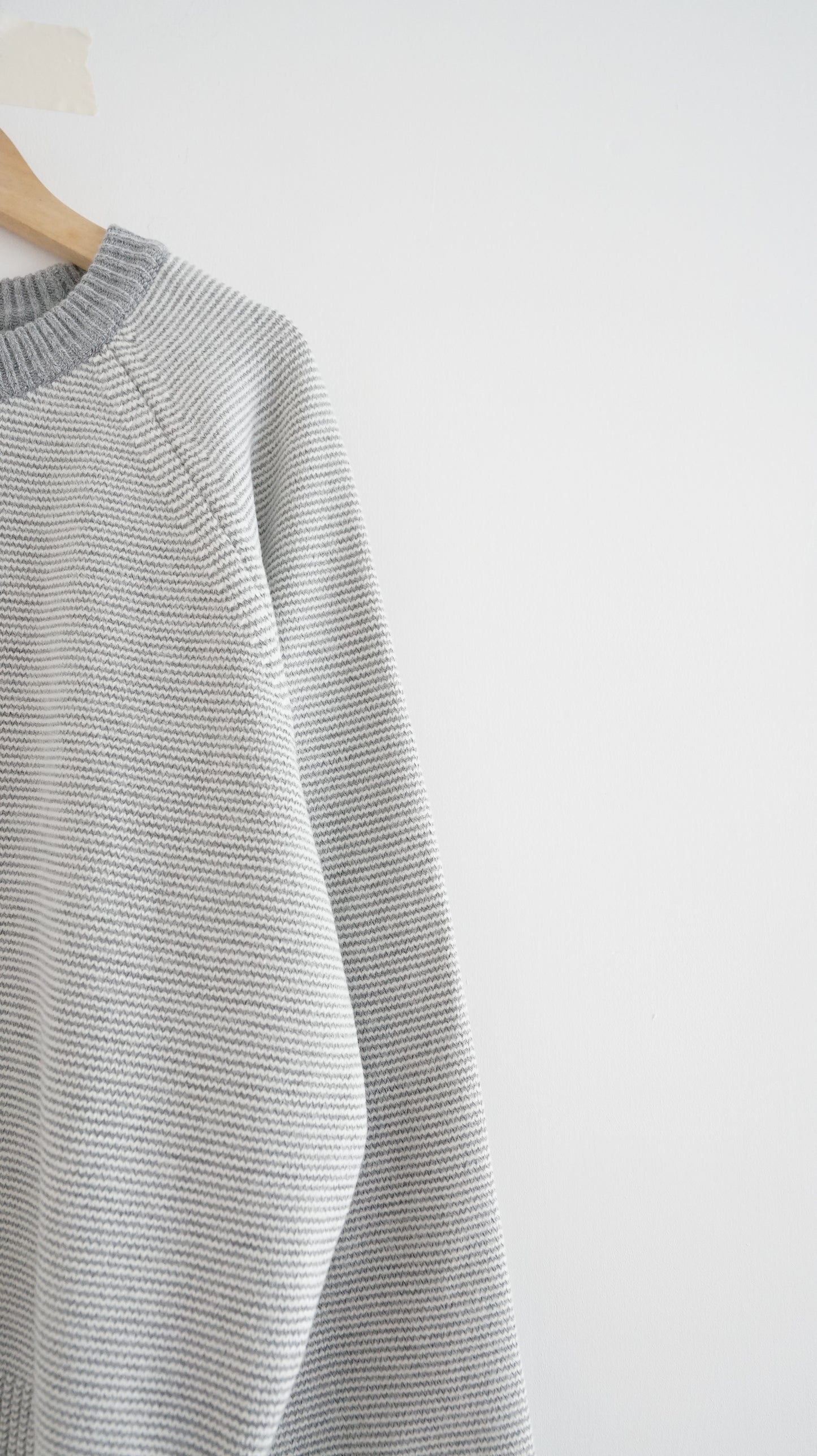 yoyogi fine stripe knit in grey
