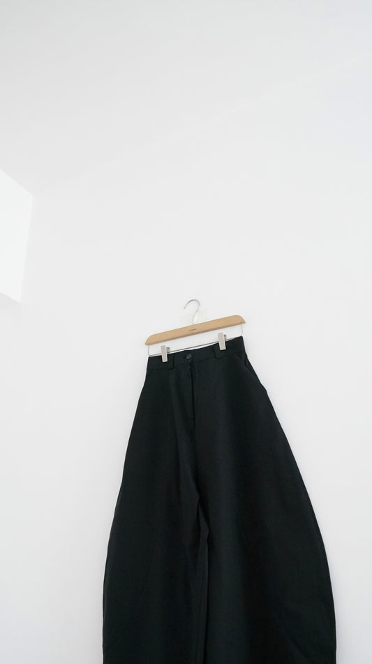 cocoon wide pants in black