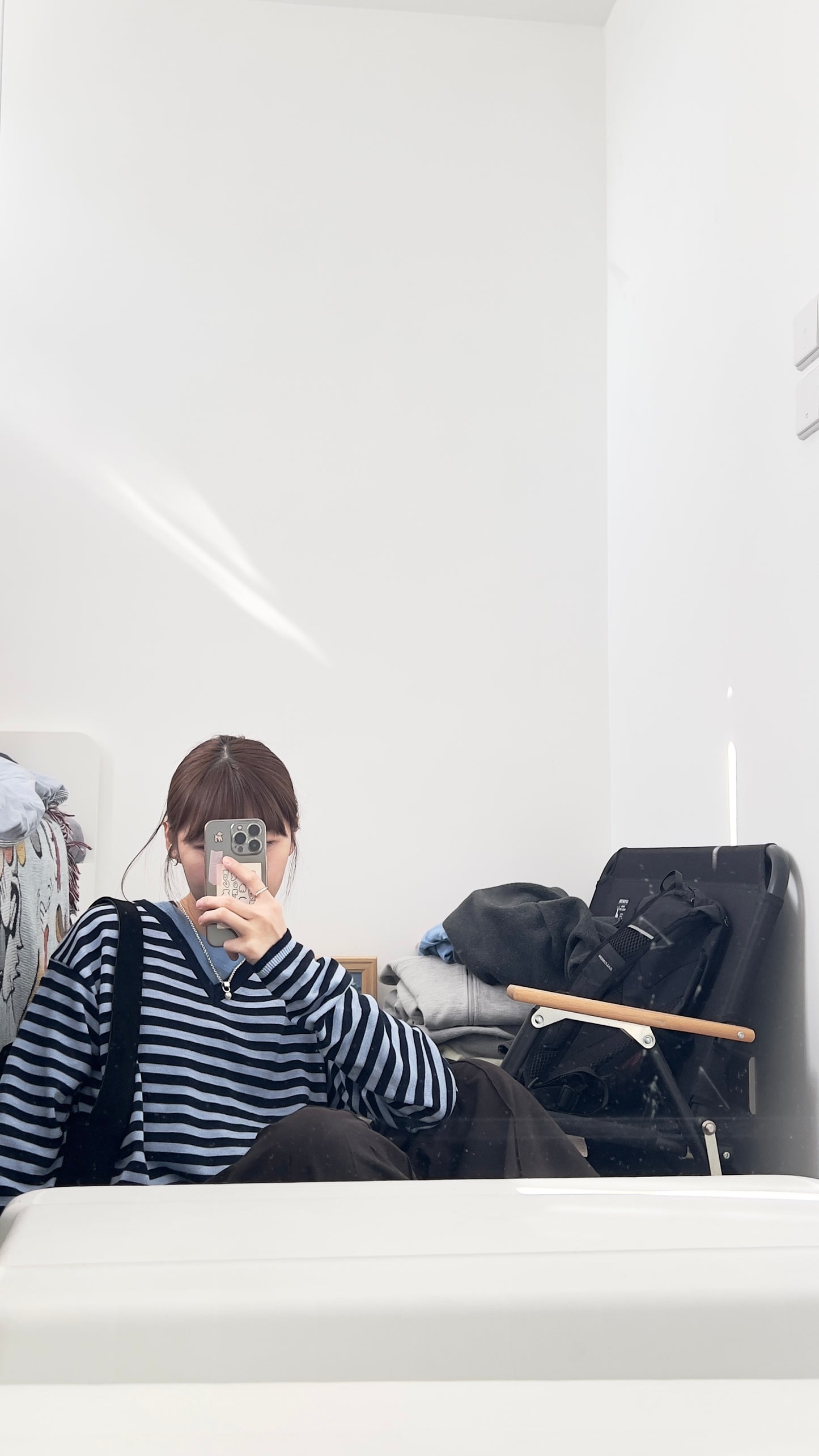 minimalist v-neck striped sweater in navy