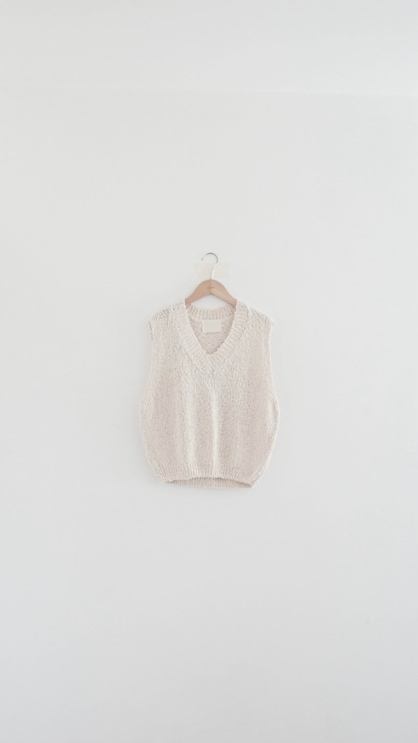 mesh vest in ivory in ivory (pre-order)