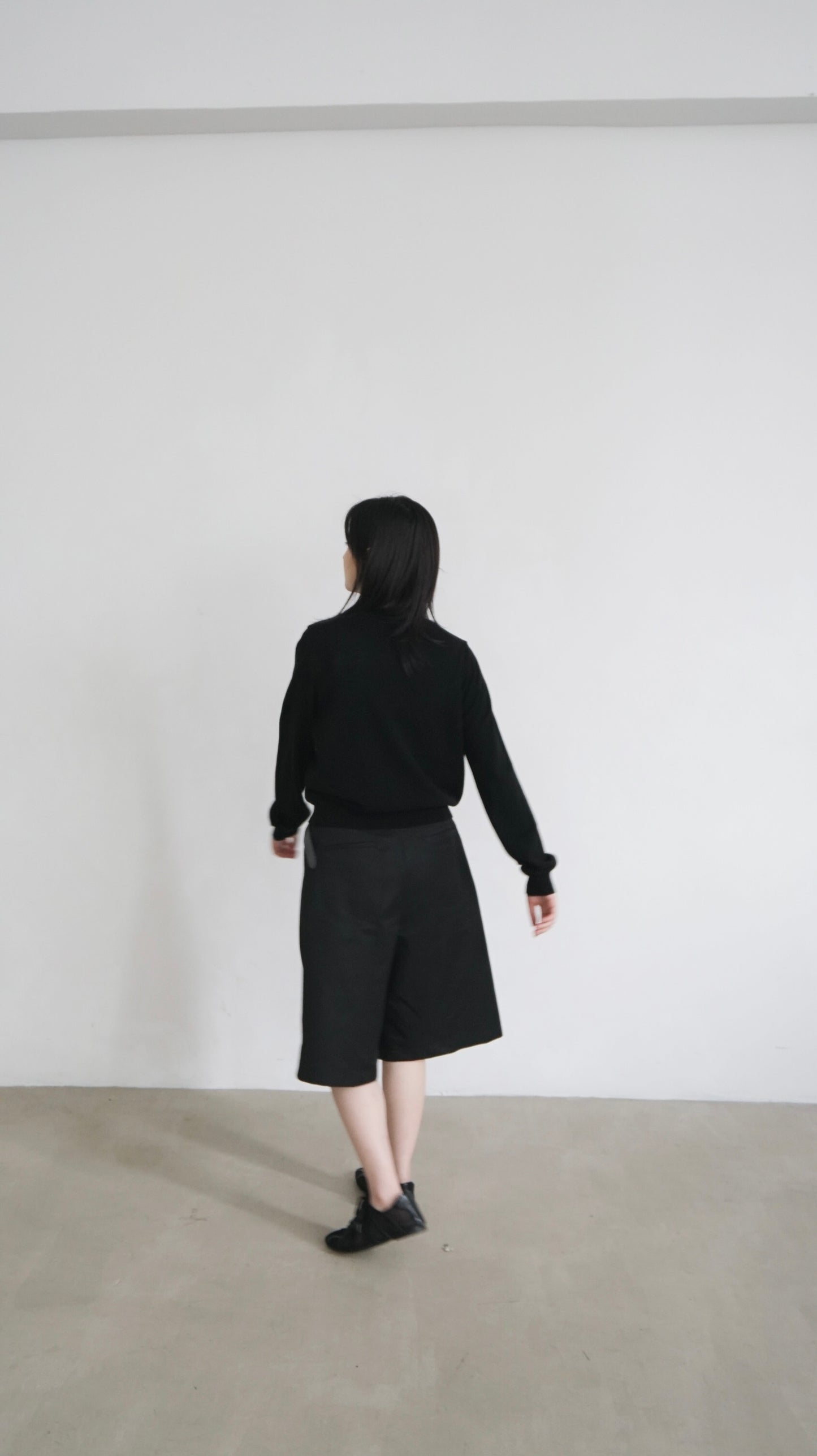 wided-leg suit shorts in black (pre-order)